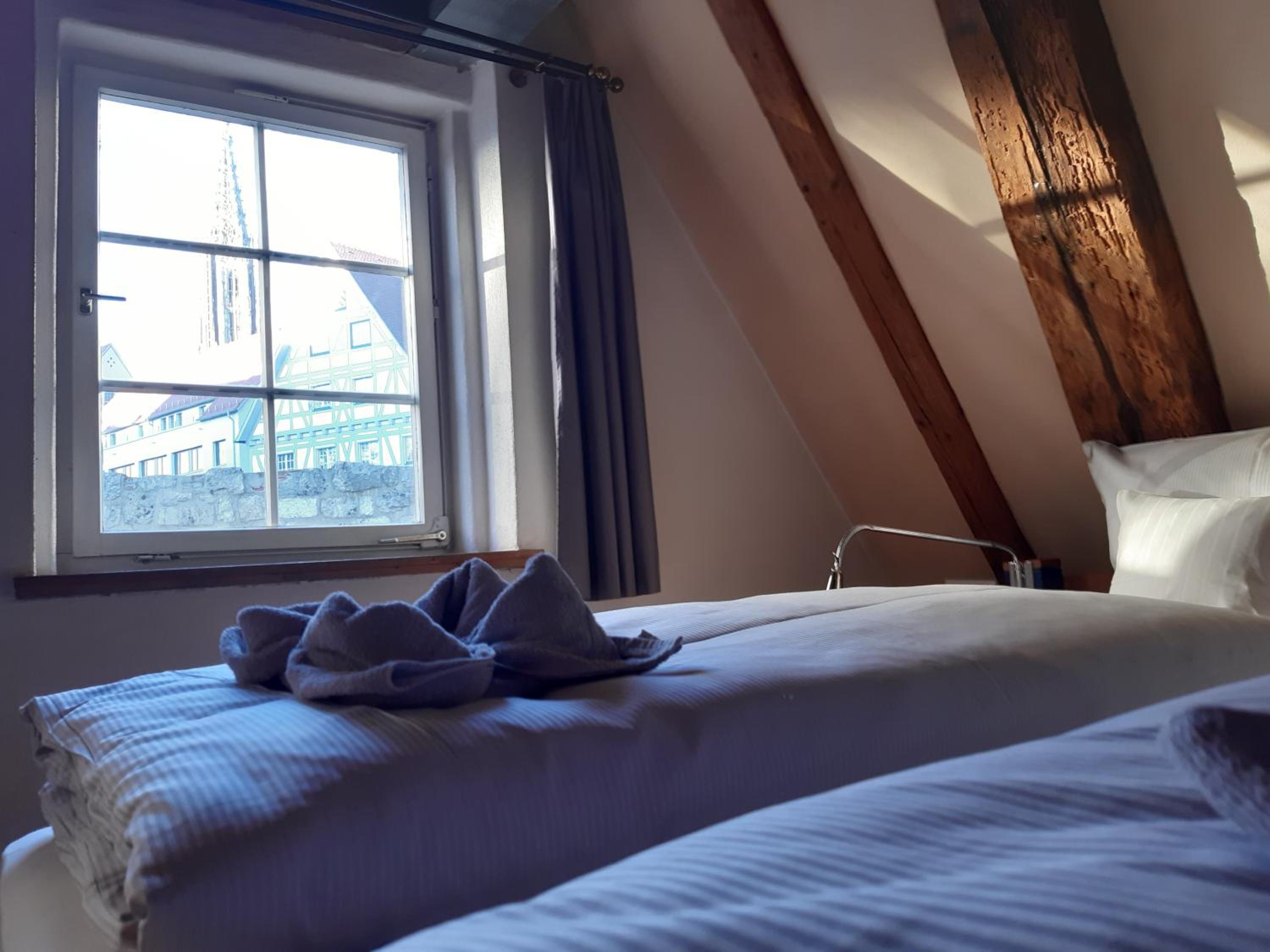 Standard King Room - Photo 5