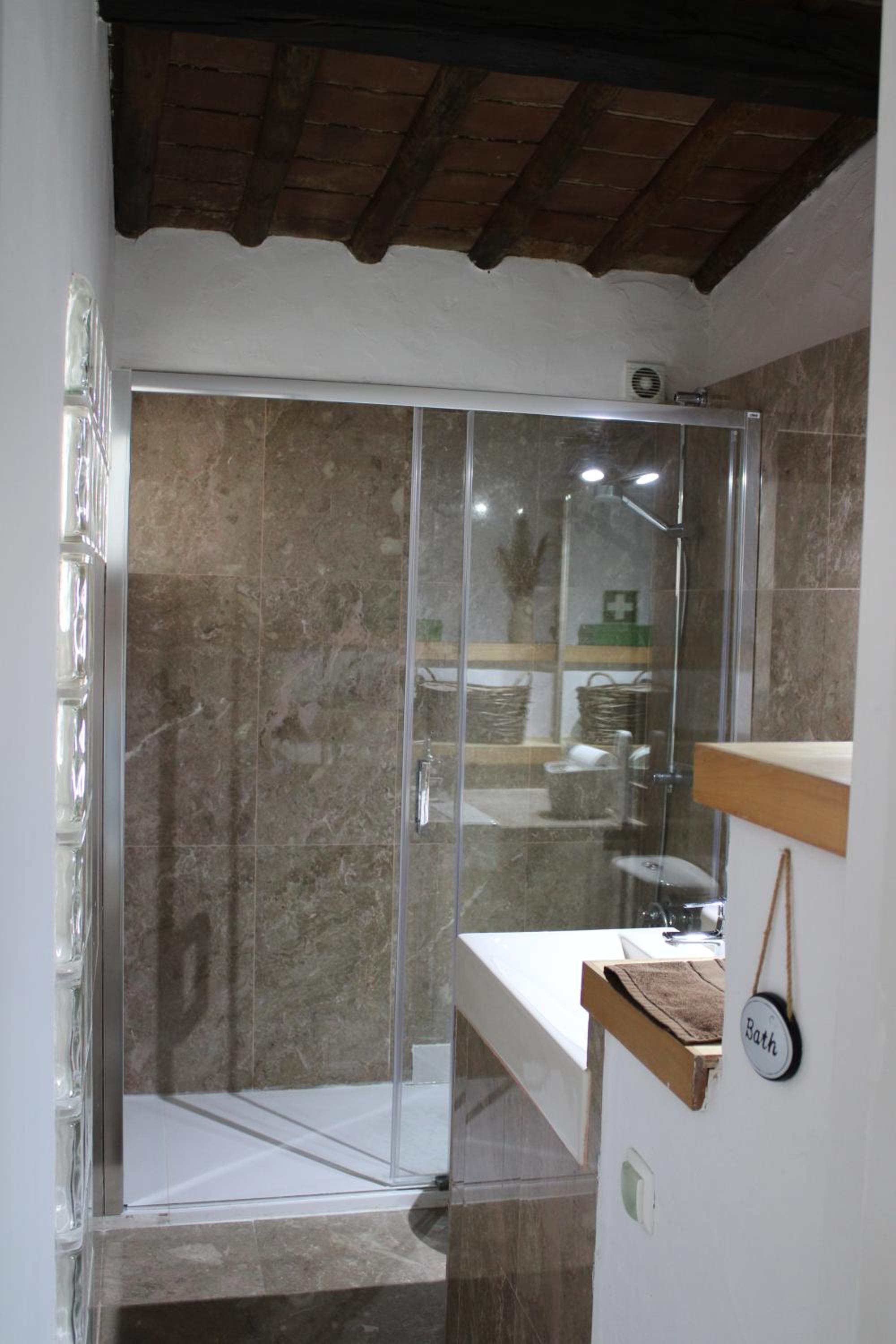 One-Bedroom House - Photo 32