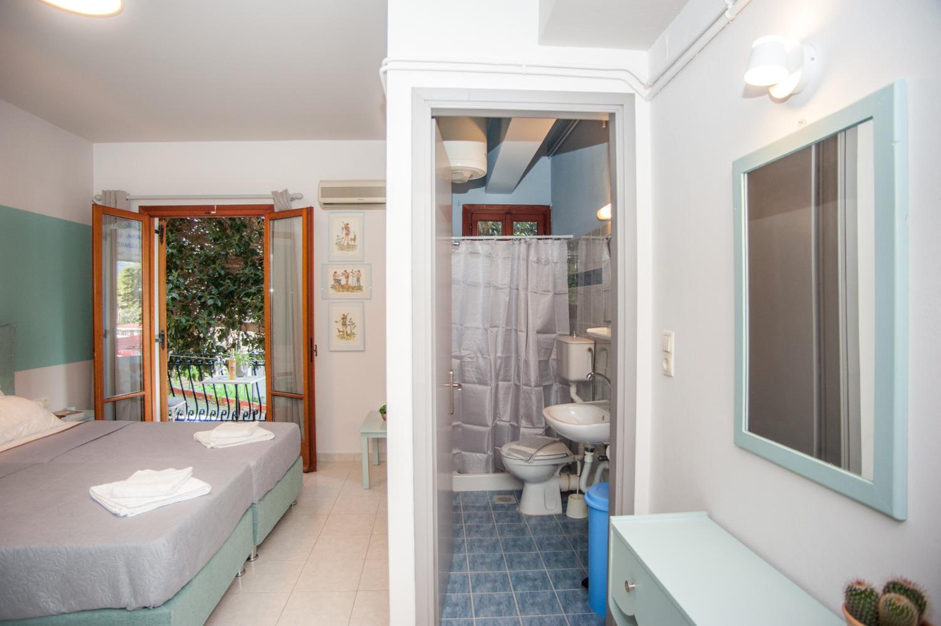 Budget Double Room - Photo 3