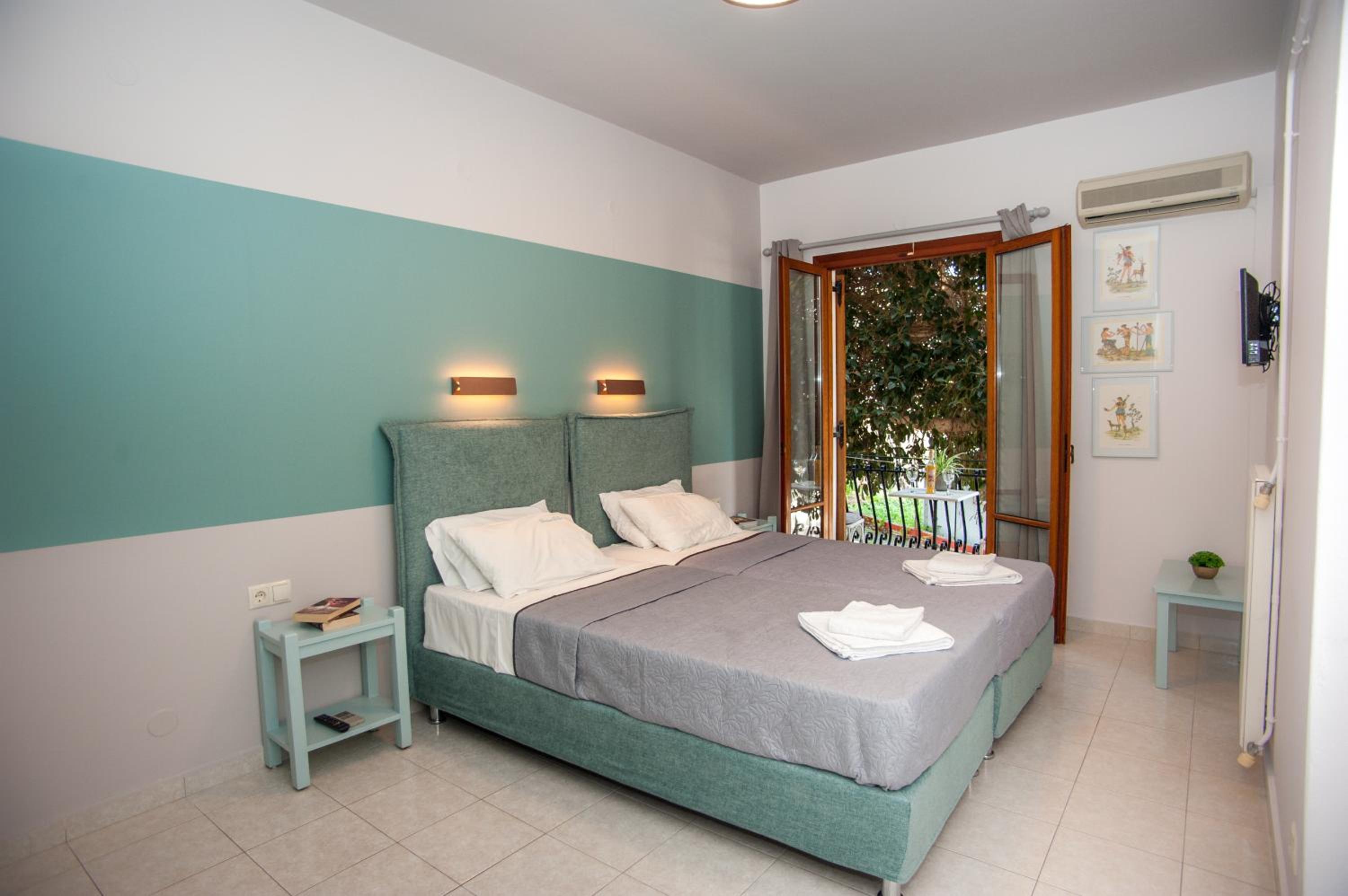 Budget Double Room - Photo 6