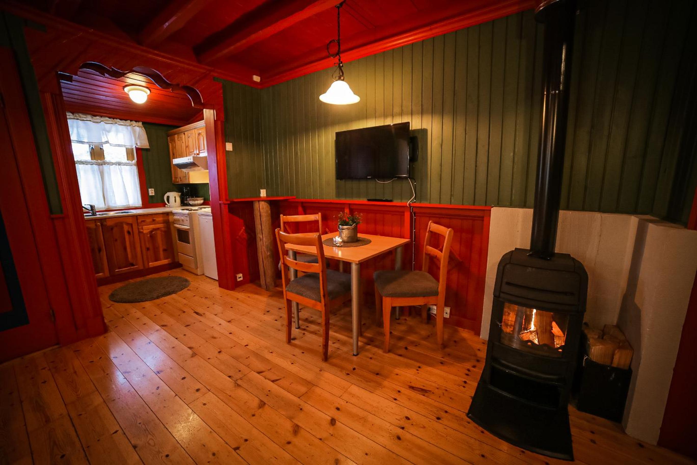 Superior One-Bedroom Cottage - Photo 9