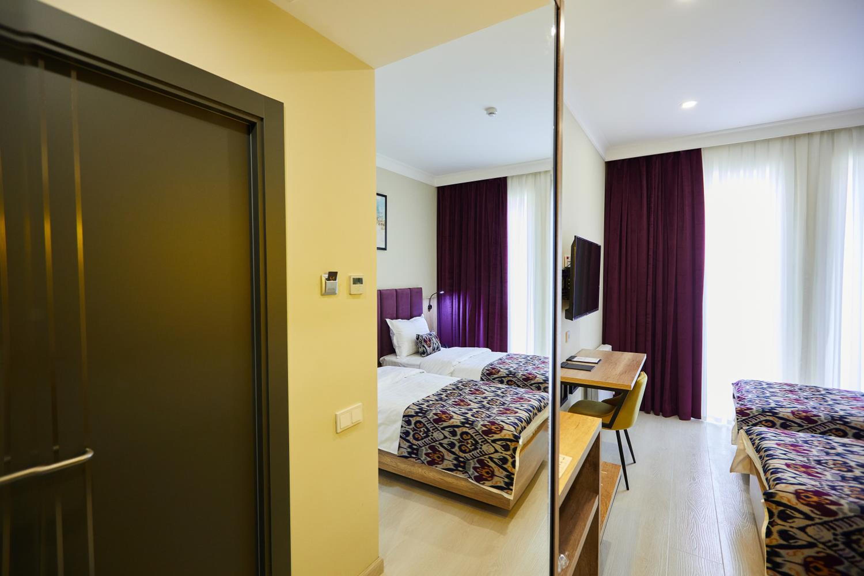 Standard Twin Room - Photo 9