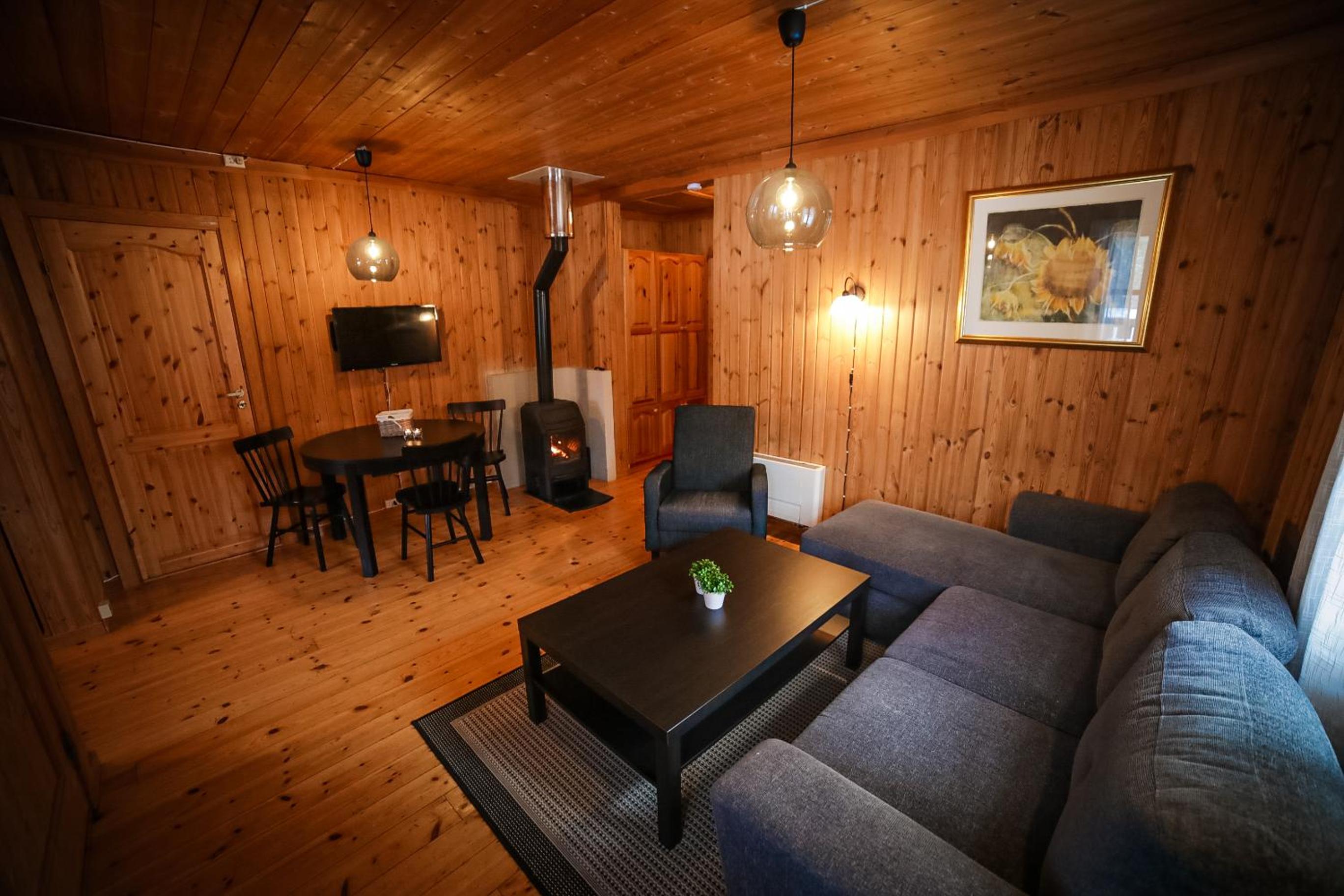 Family Cottage - Photo 2