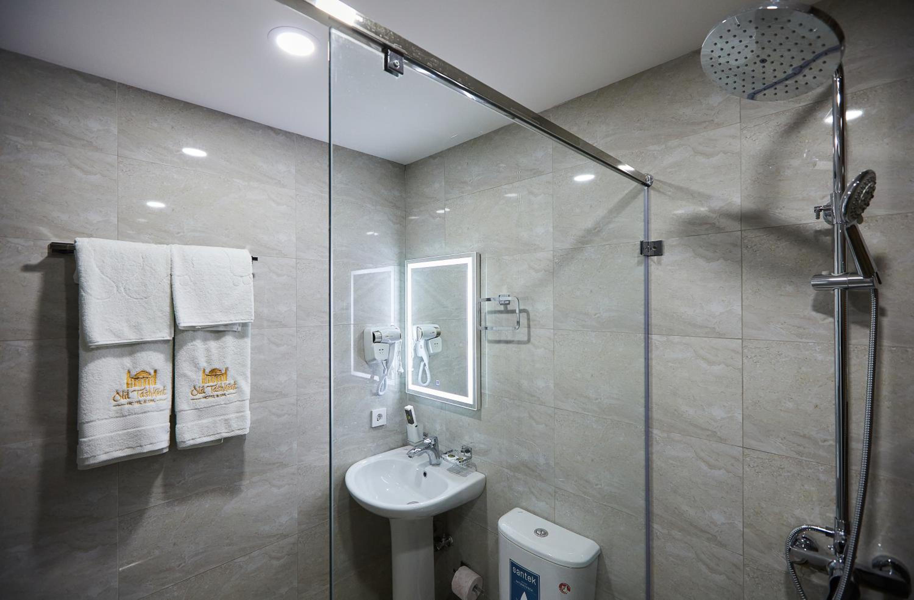 Double Room - Photo 9