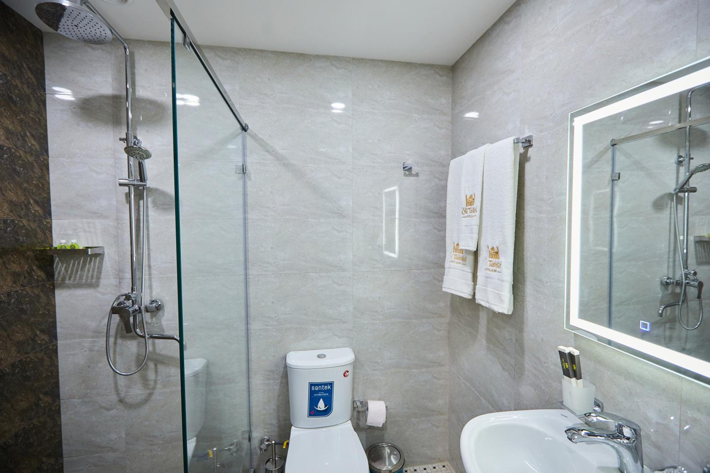 Double Room - Photo 10