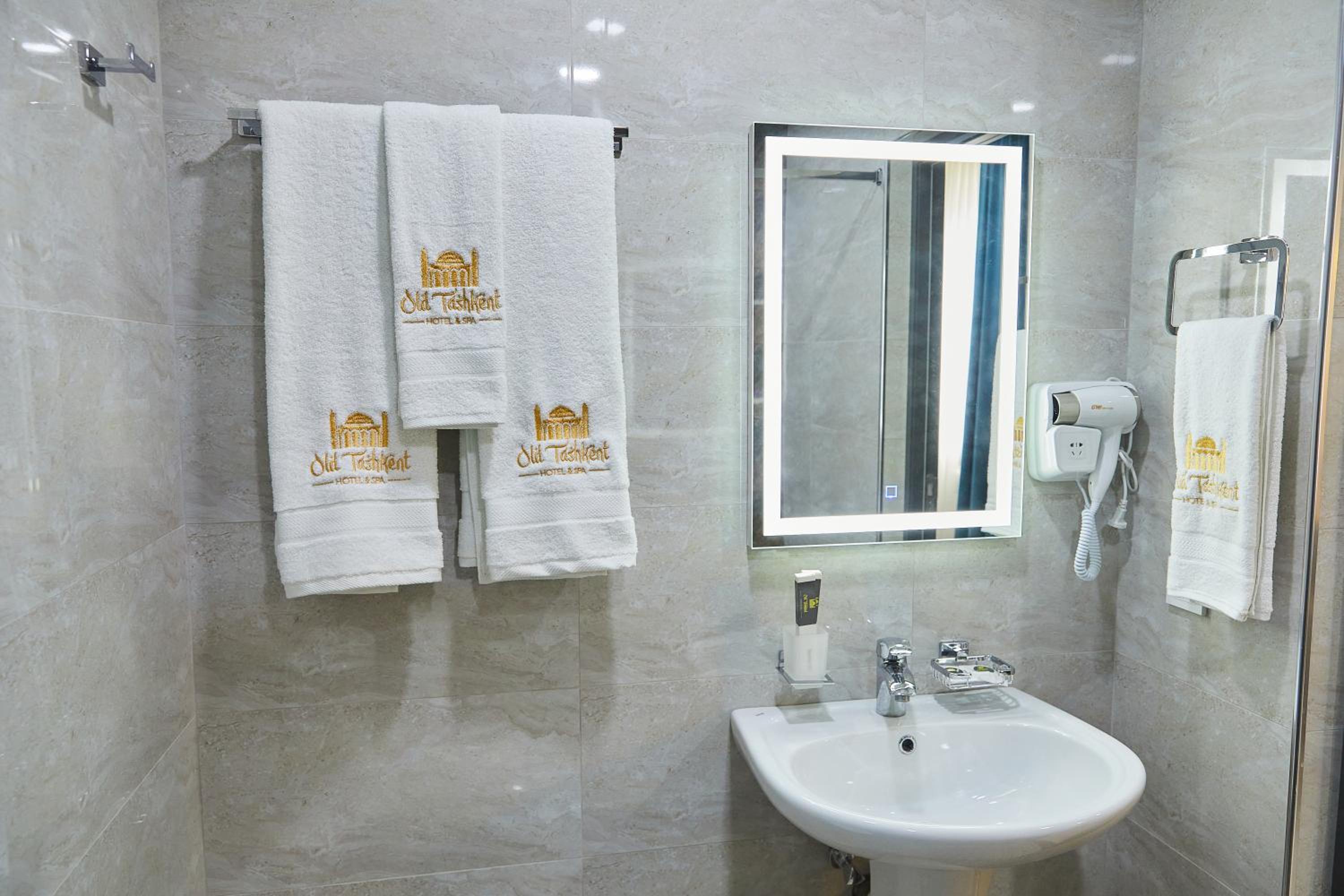 Double Room - Photo 11