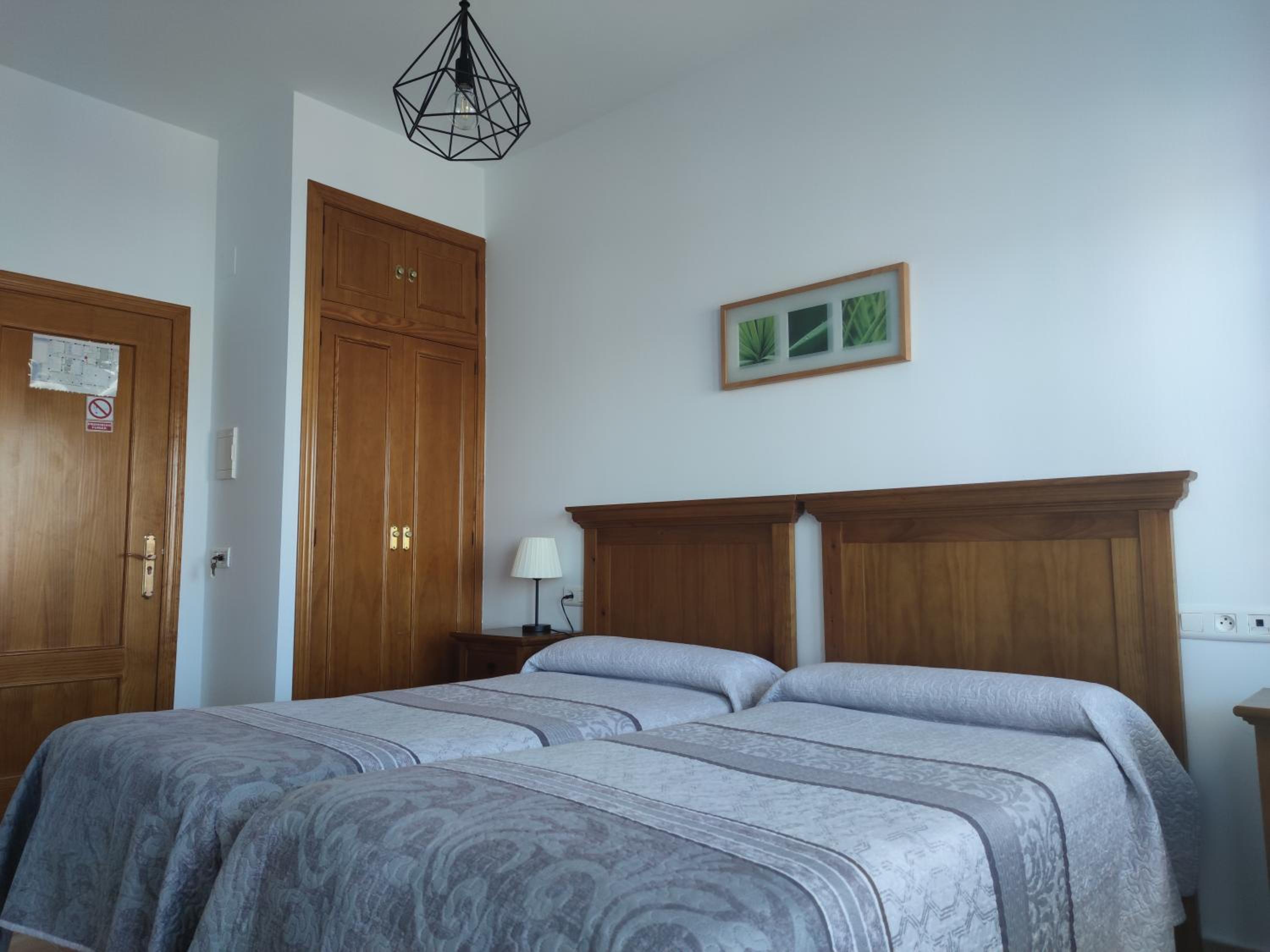 Deluxe Queen Room - Photo 2