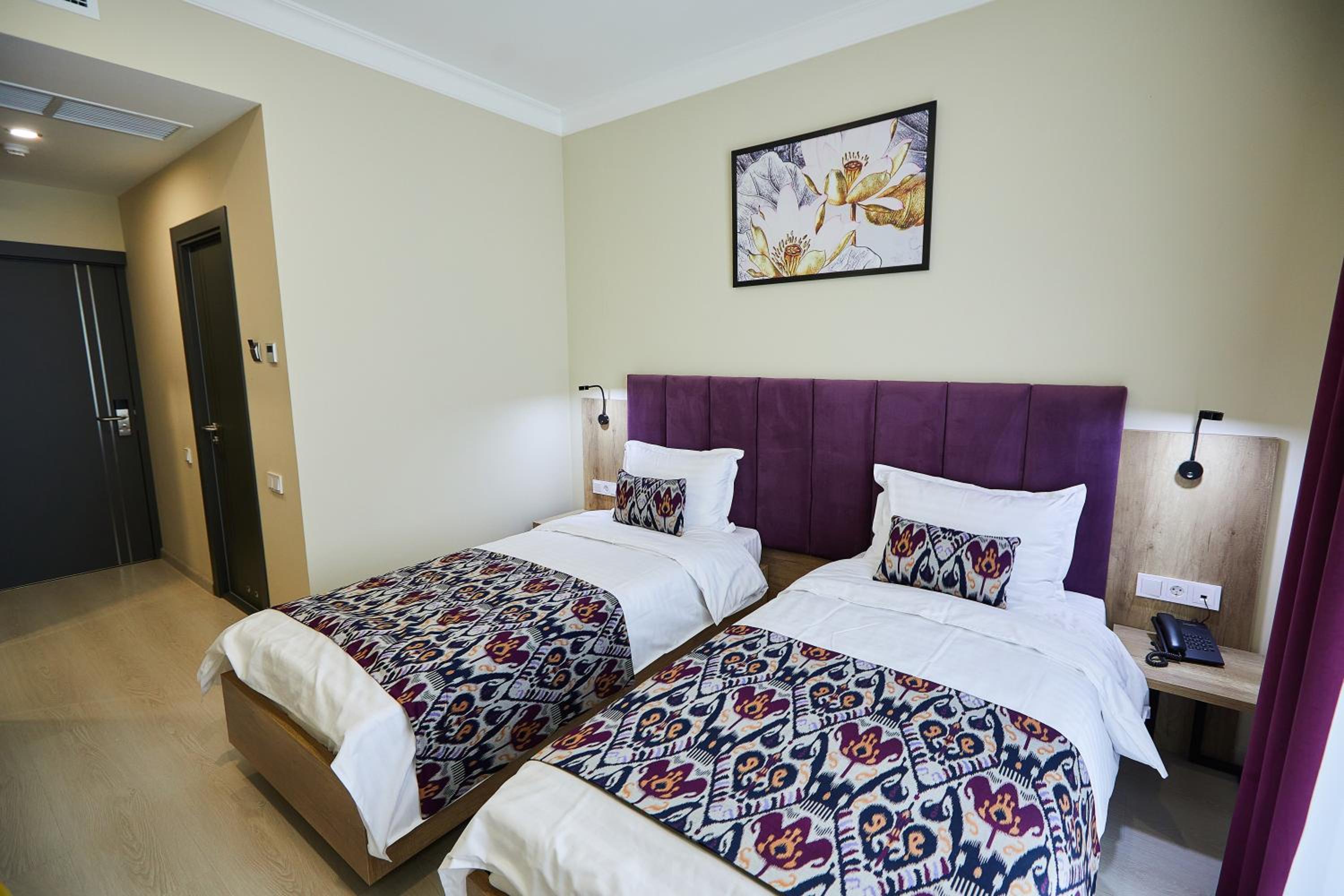 Standard Twin Room - Photo 17