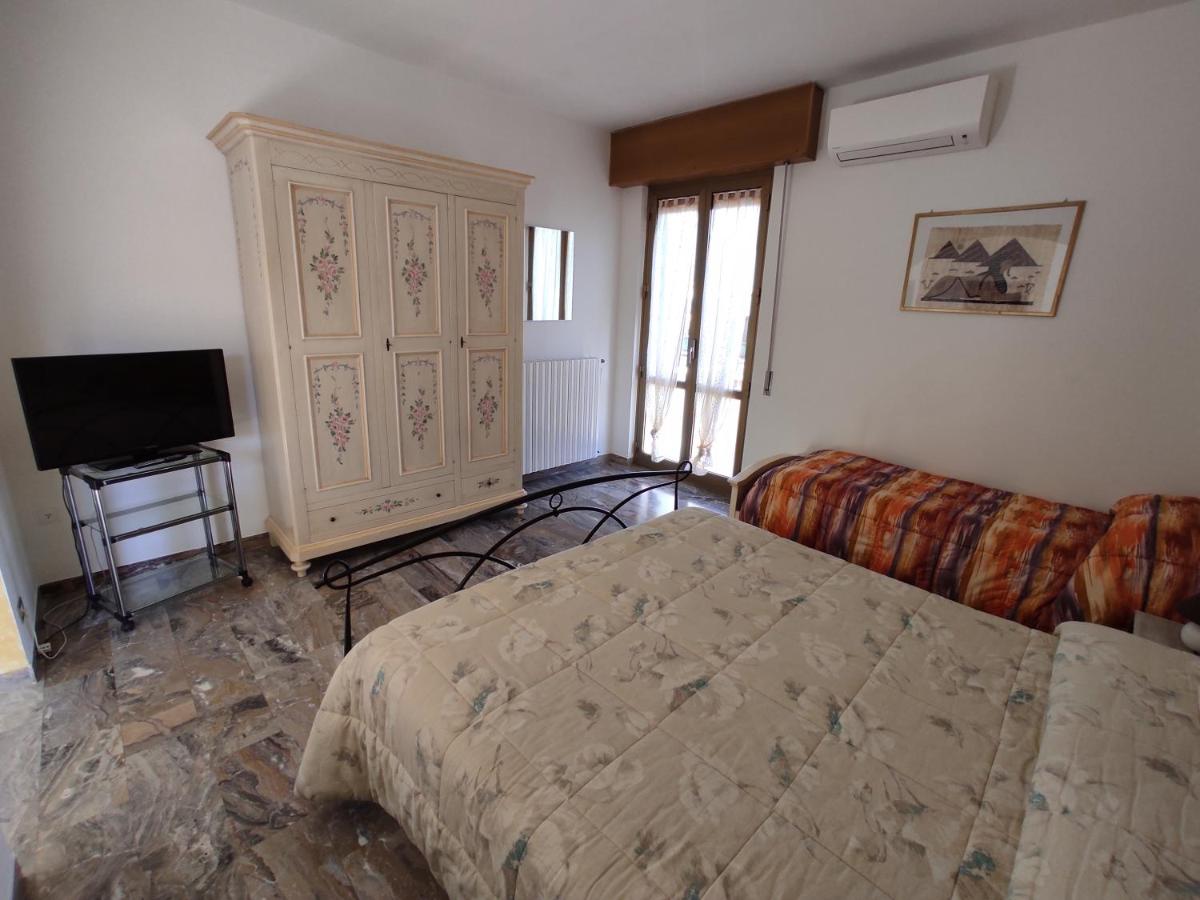 Double or Twin Room with Private Bathroom photo 2