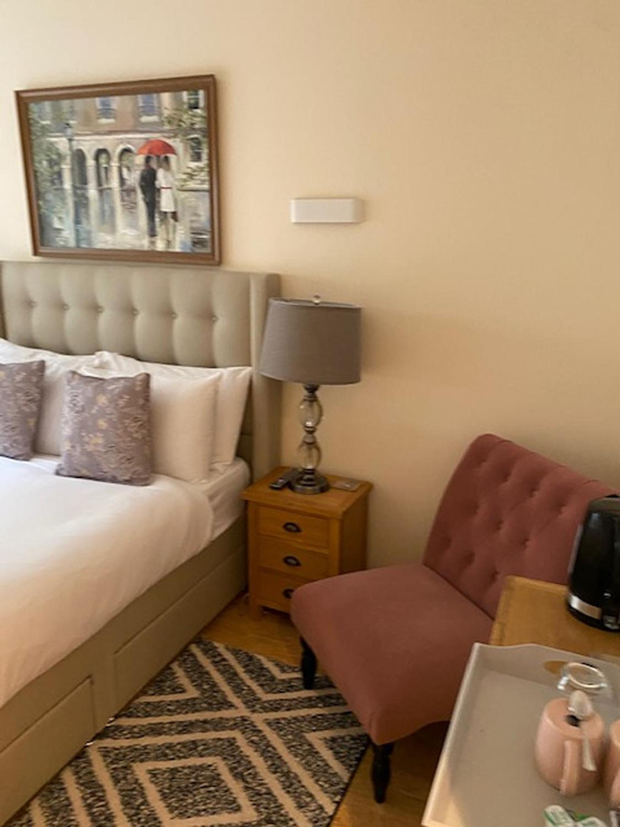 Deluxe Double Room with Shower - Photo 3