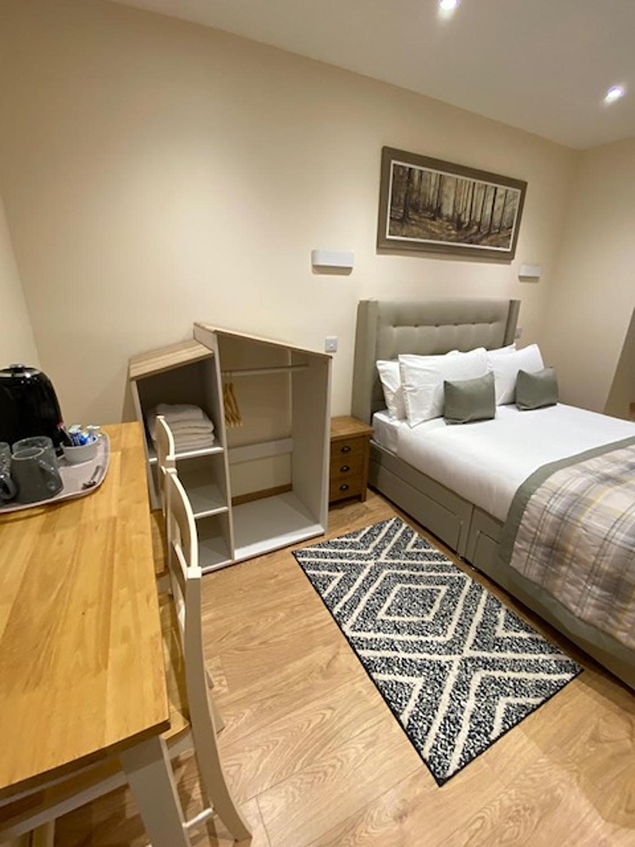 Deluxe Double Room with Shower - Photo 4