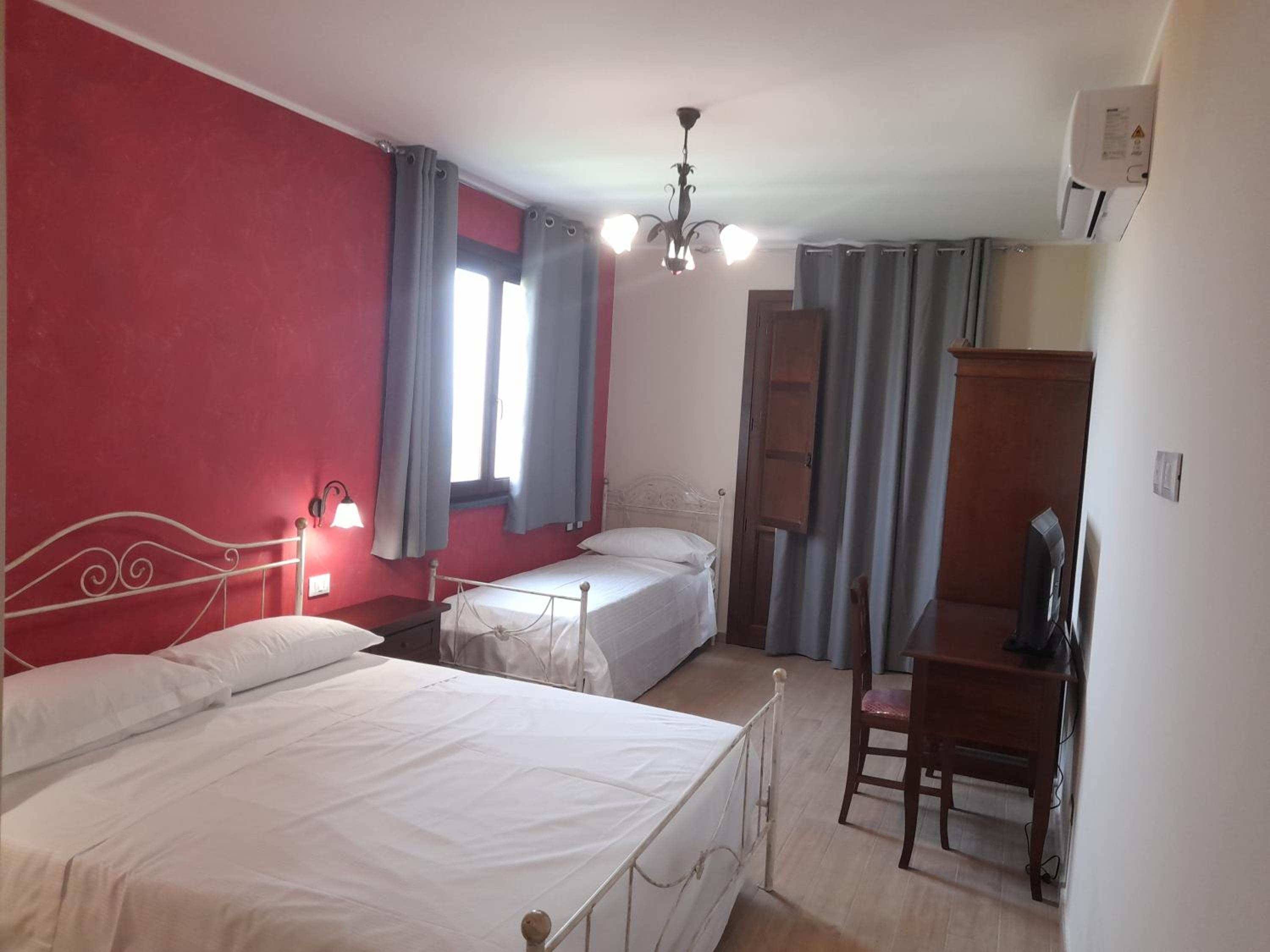 Deluxe Double Room with Balcony and Sea View photo 3