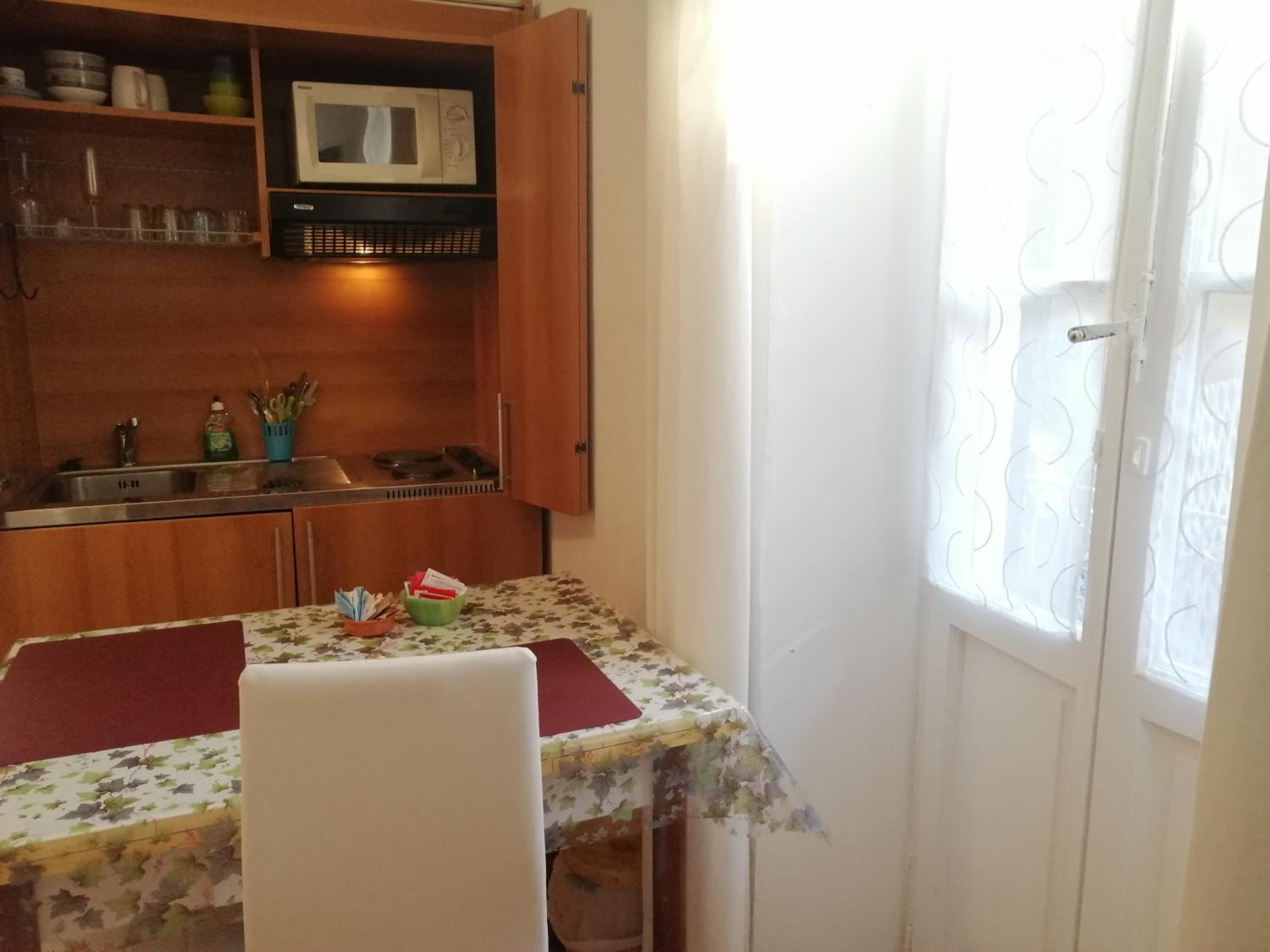 One-Bedroom Apartment photo 2