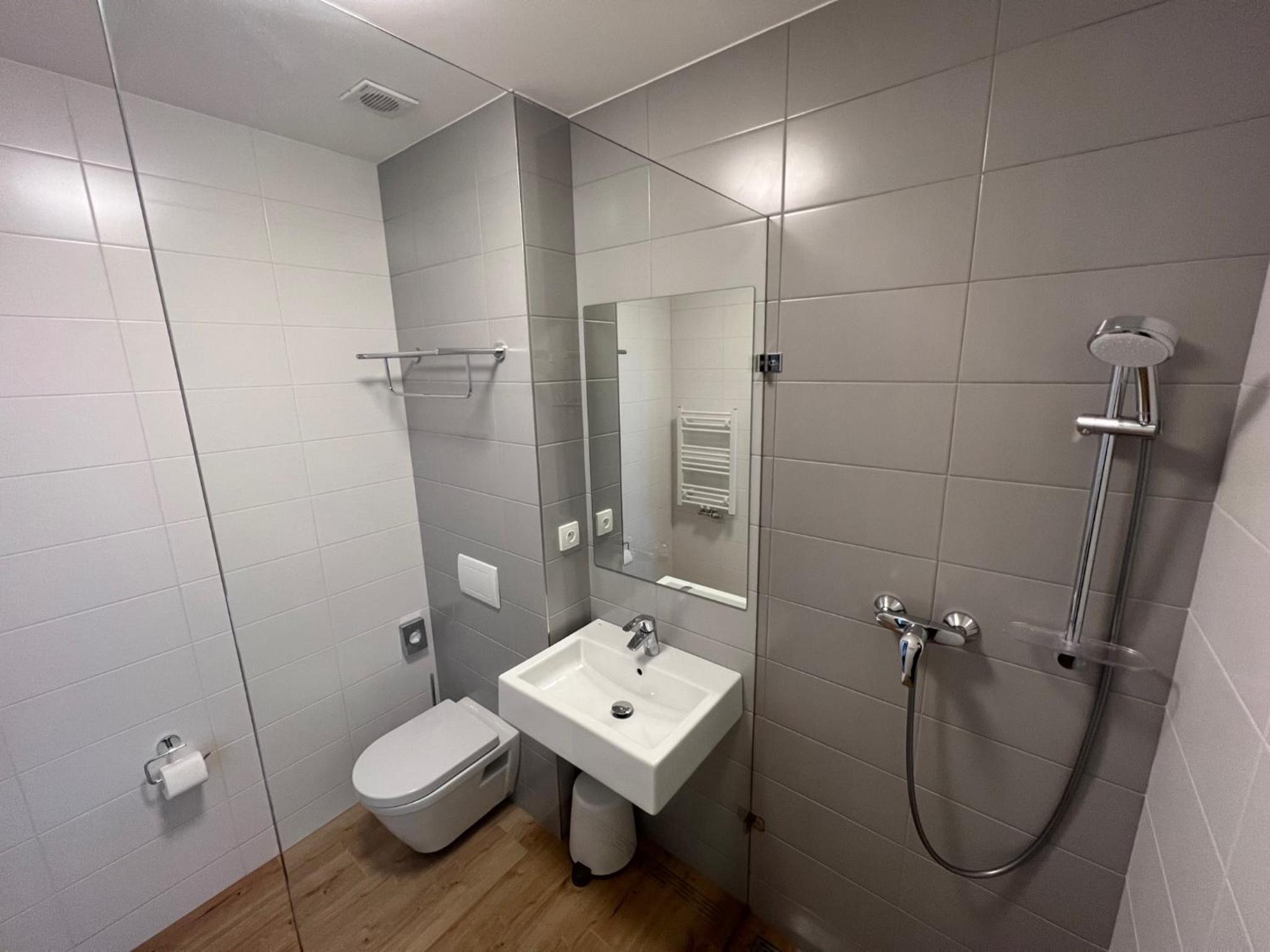 Double Room - Photo 5