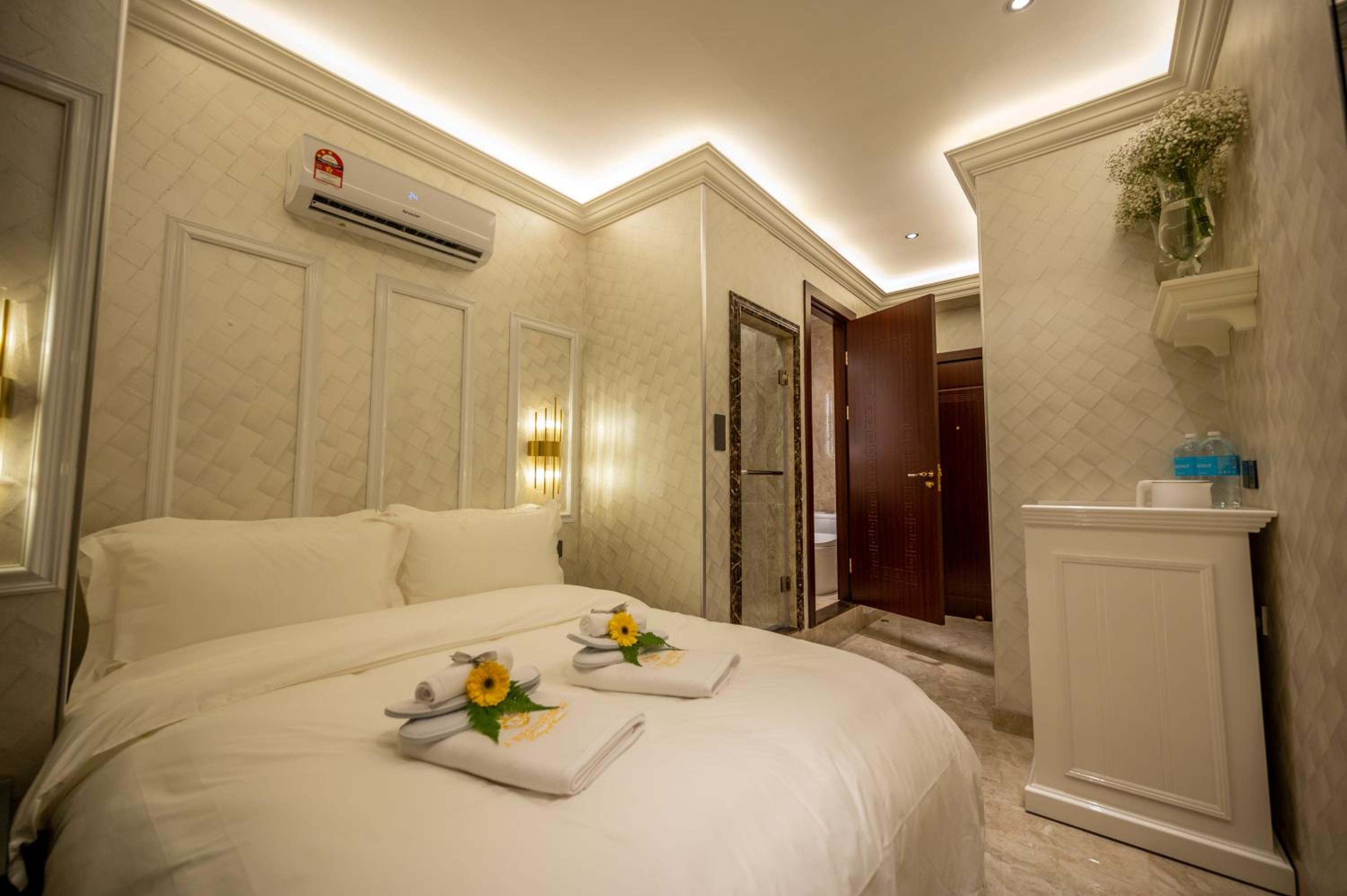 Standard Double Room - Photo 10