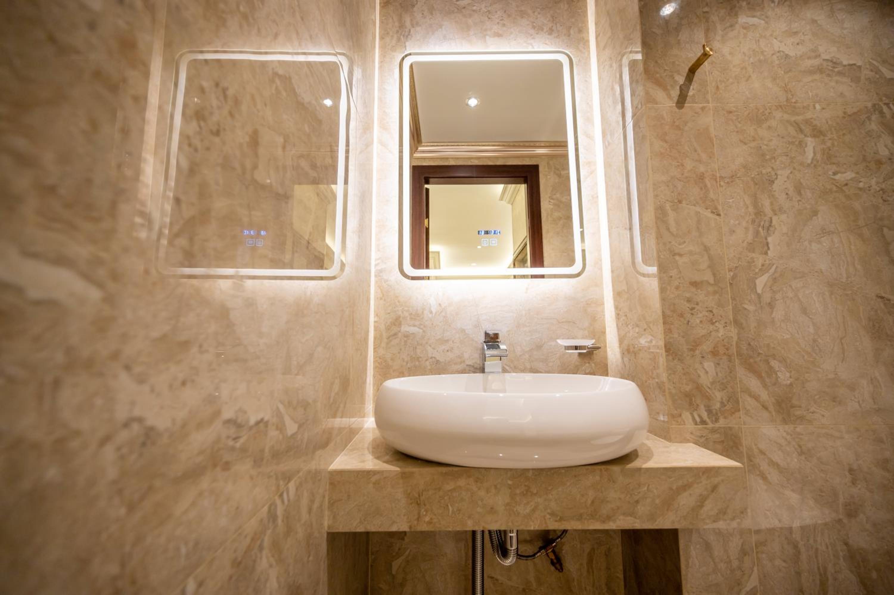 Standard Double Room - Photo 16
