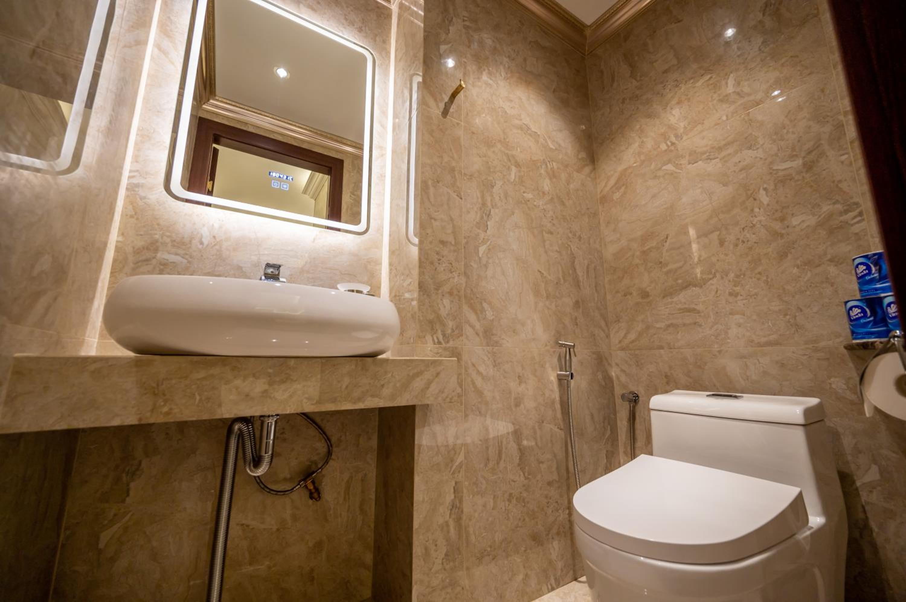 Standard Double Room - Photo 17