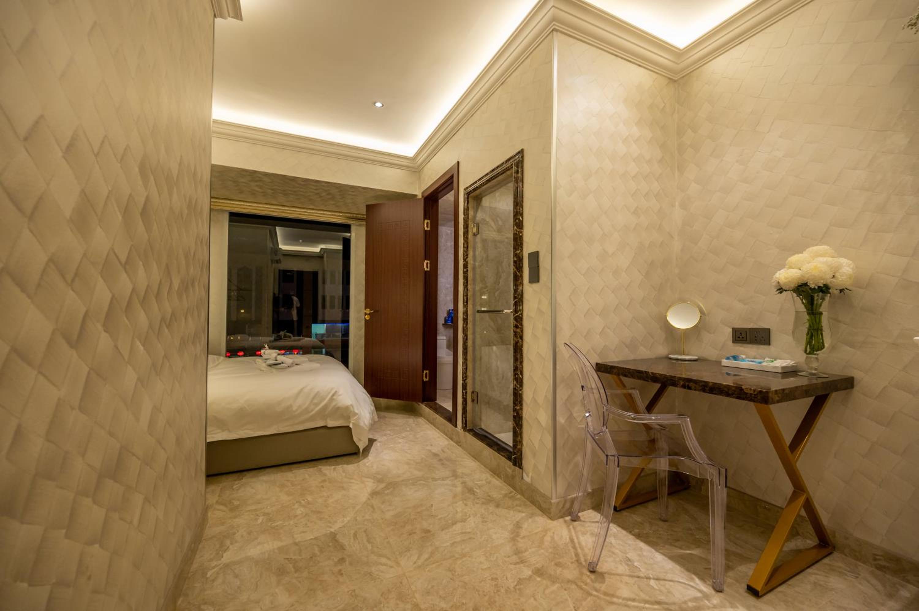 Standard Double Room - Photo 22