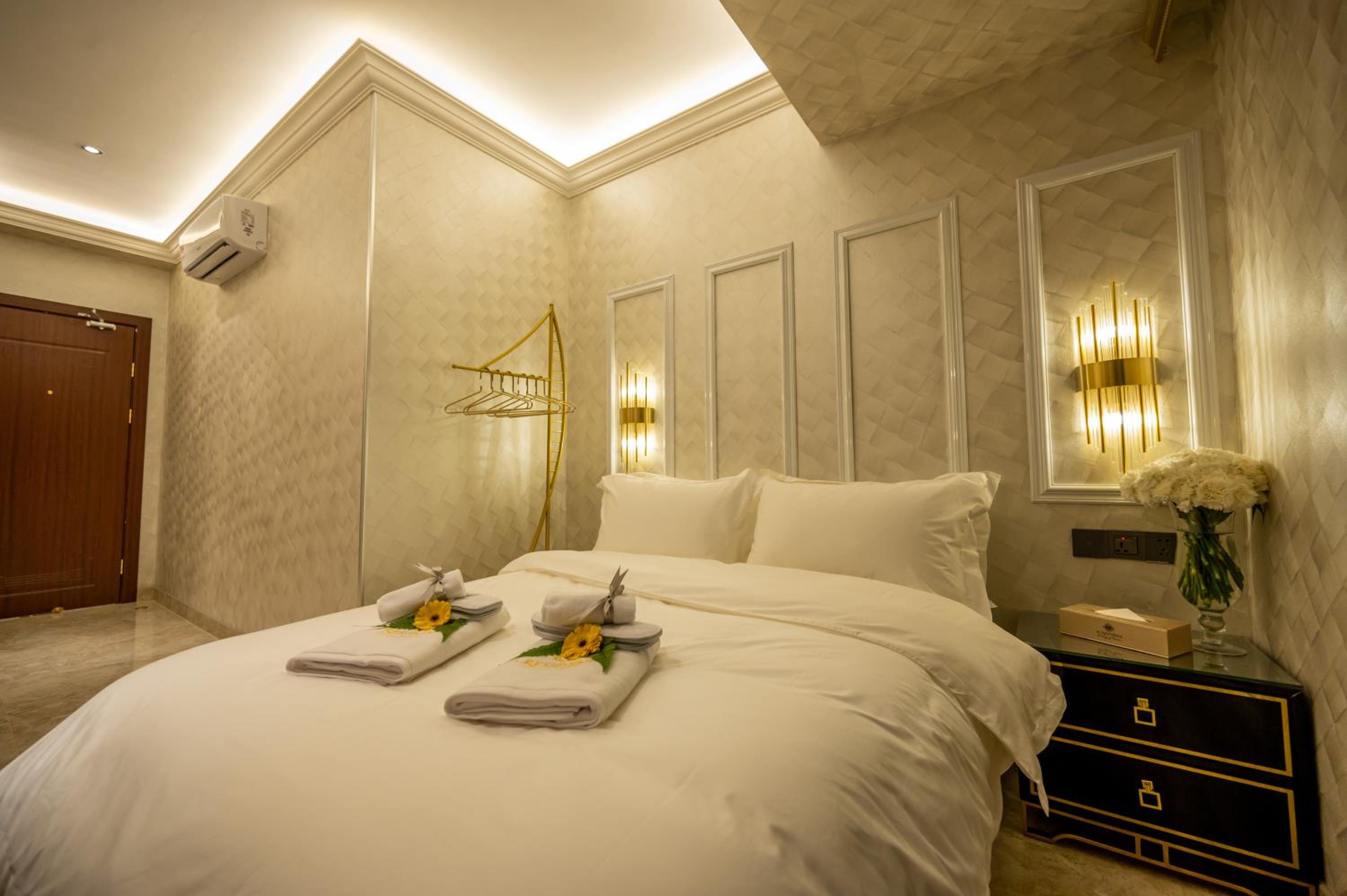 Standard Double Room - Photo 24