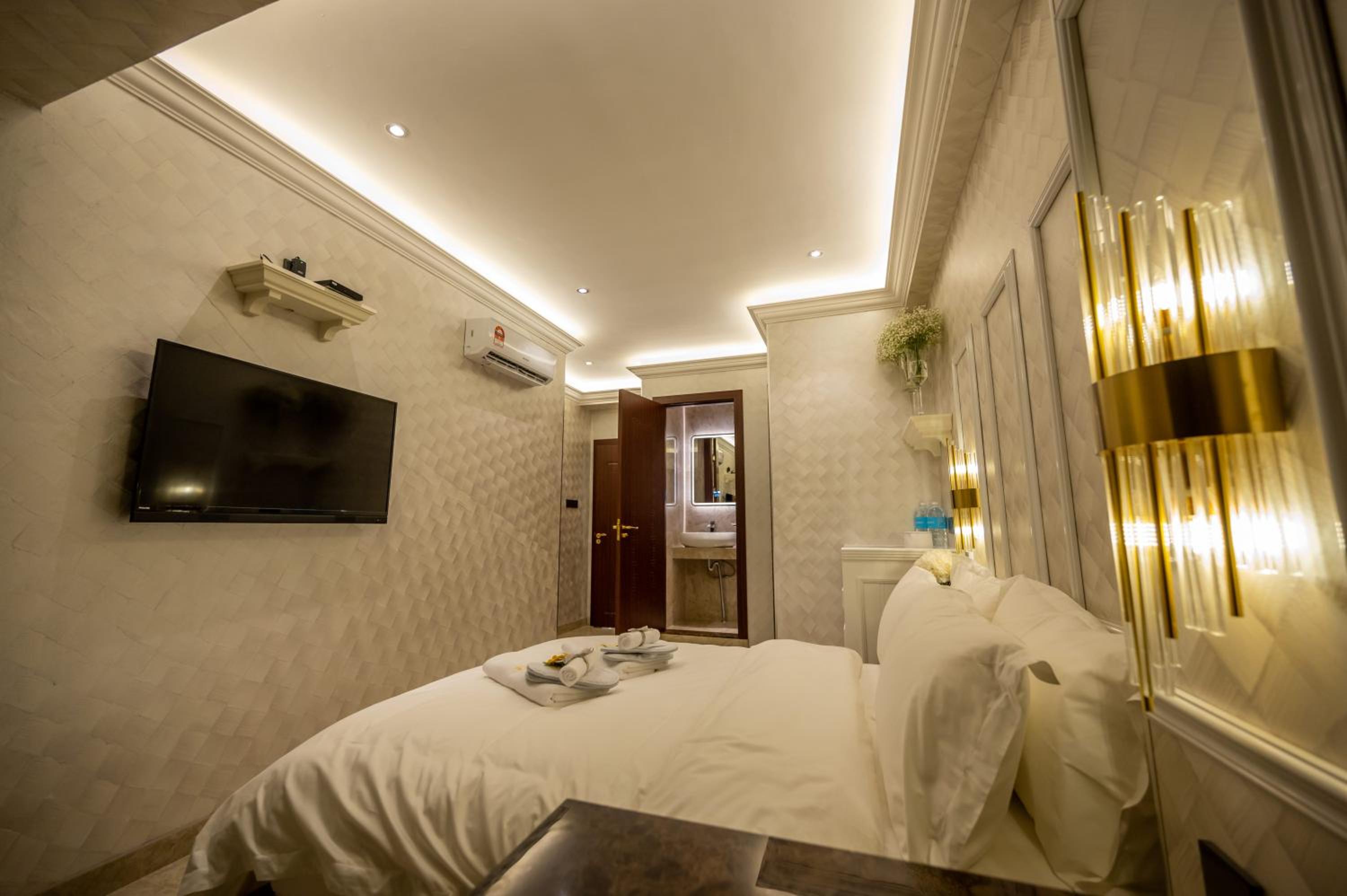 Standard Double Room - Photo 43