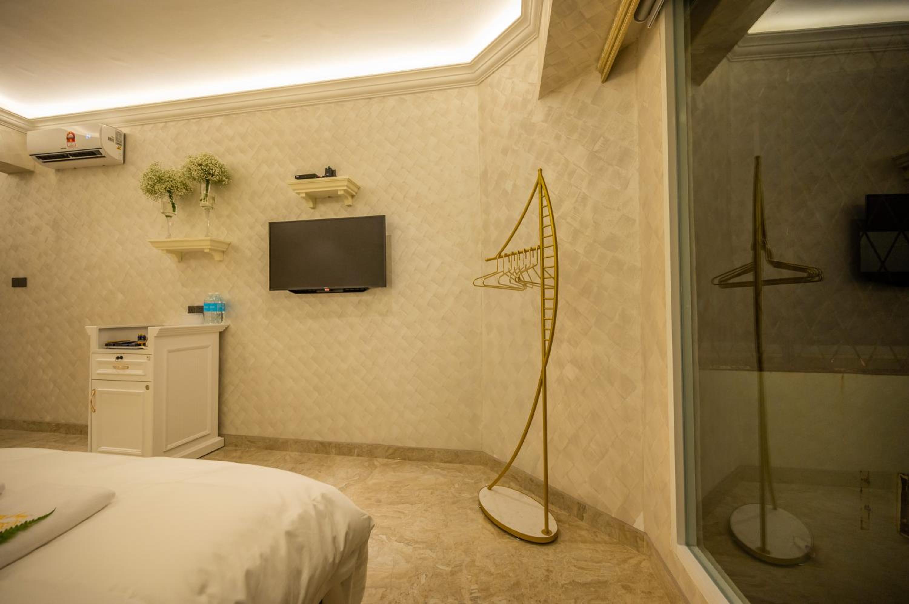 Double Room - Photo 11