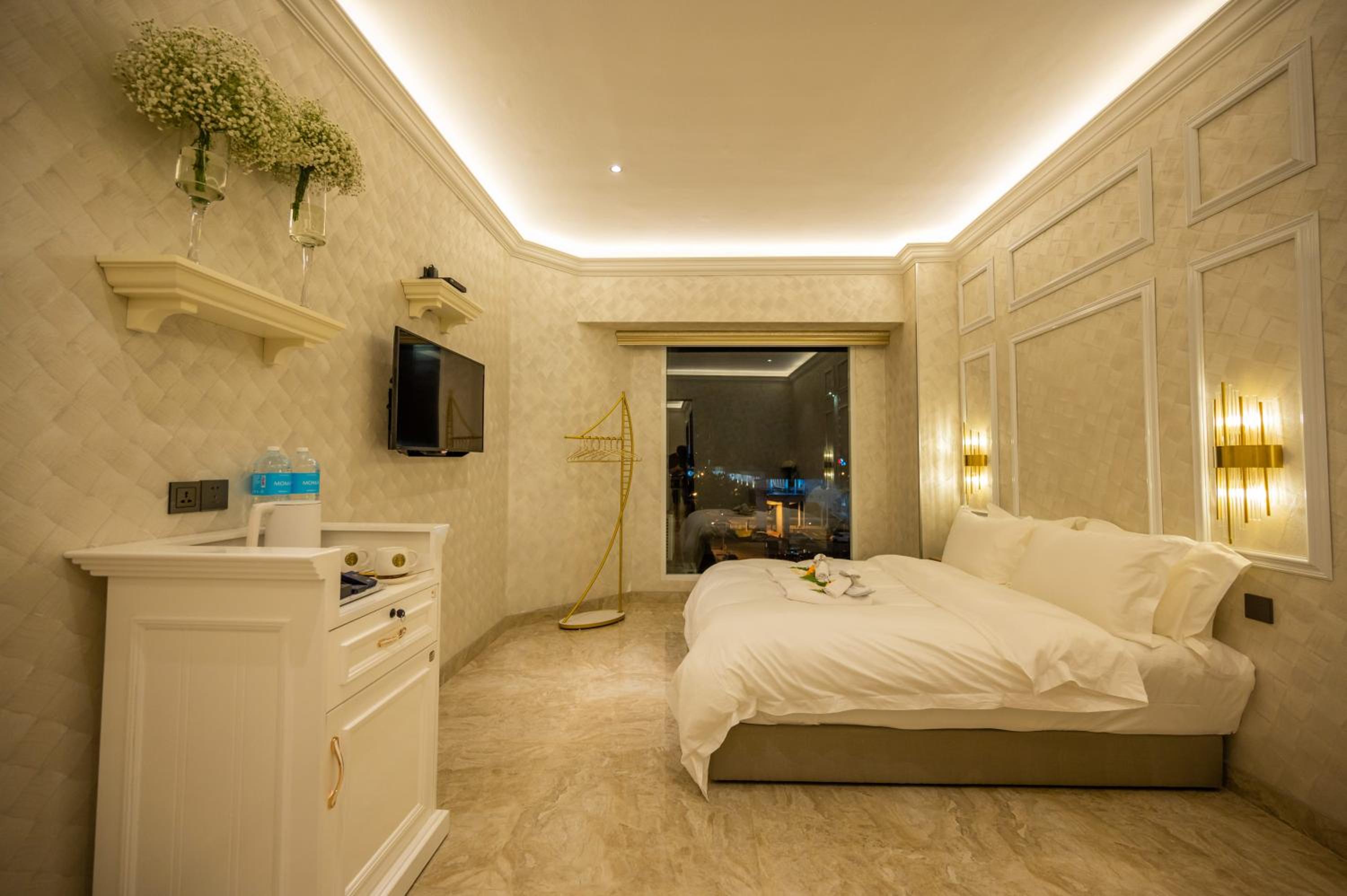Double Room - Photo 16