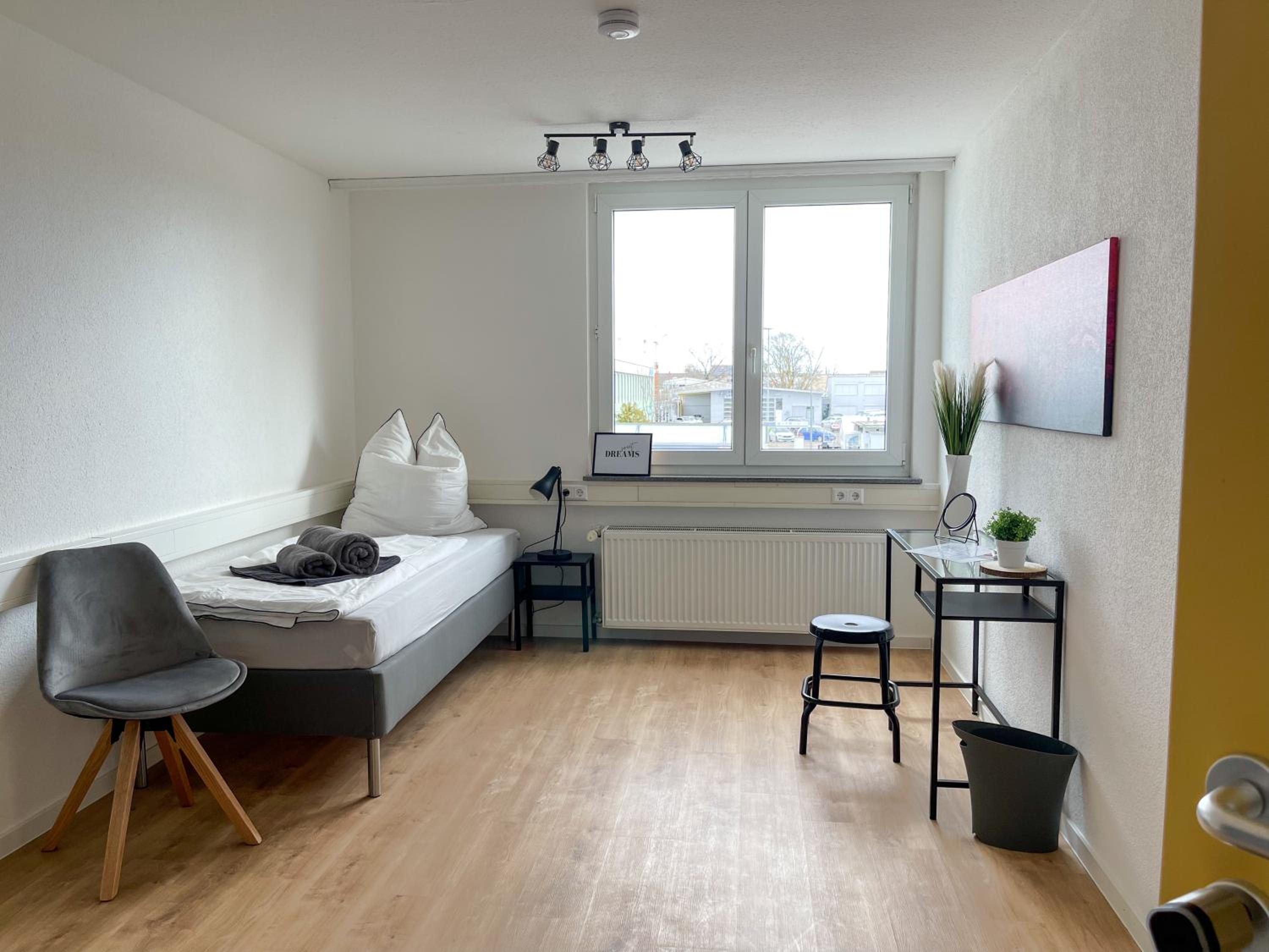 Single Room with Shared Shower and Toilet photo 1