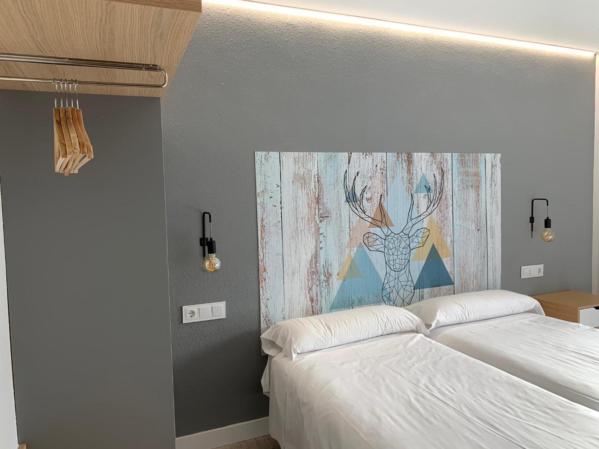 Deluxe Double or Twin Room - Photo 6
