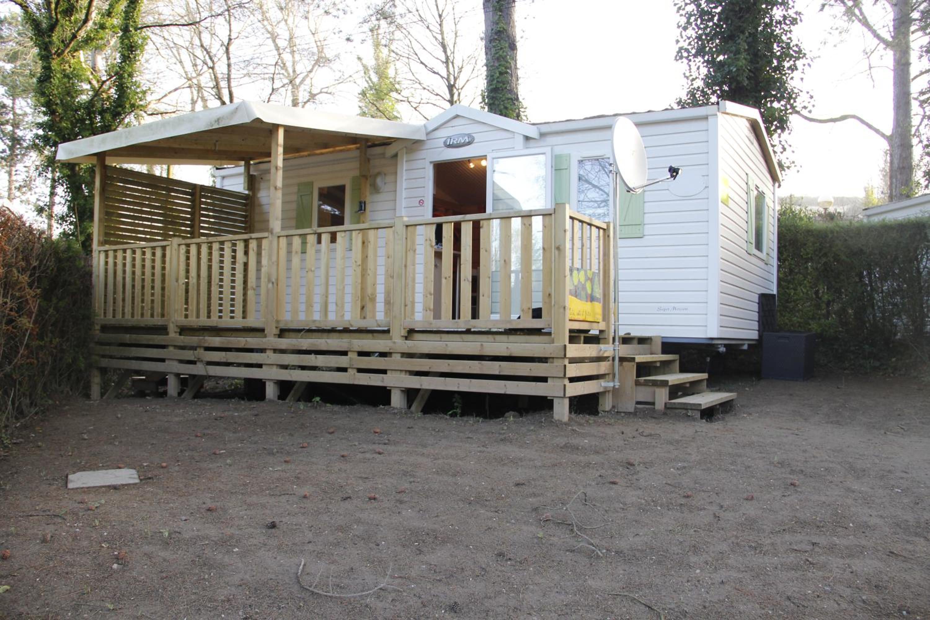 Mobile Home - Photo 2