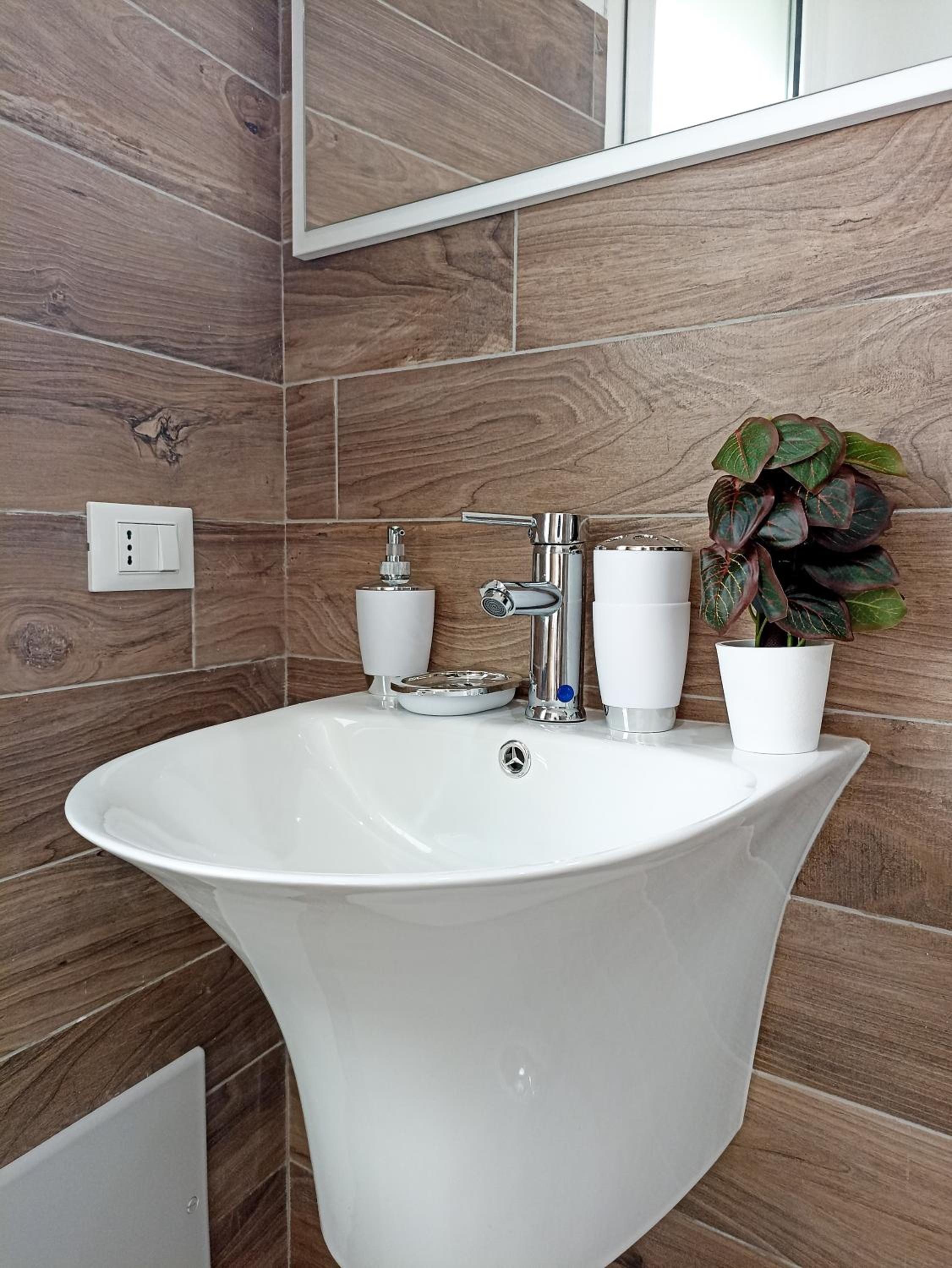 Double Room with Private Bathroom - Photo 7