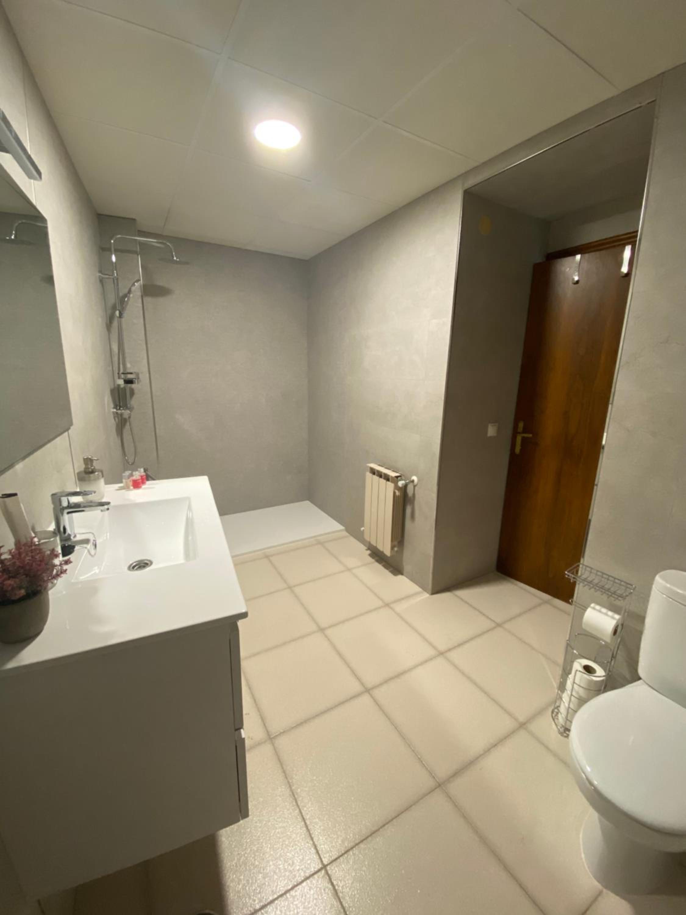 Deluxe Double or Twin Room - Photo 9