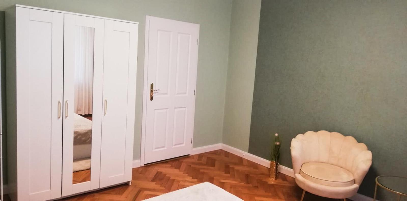 Three-Bedroom Apartment - Photo 3