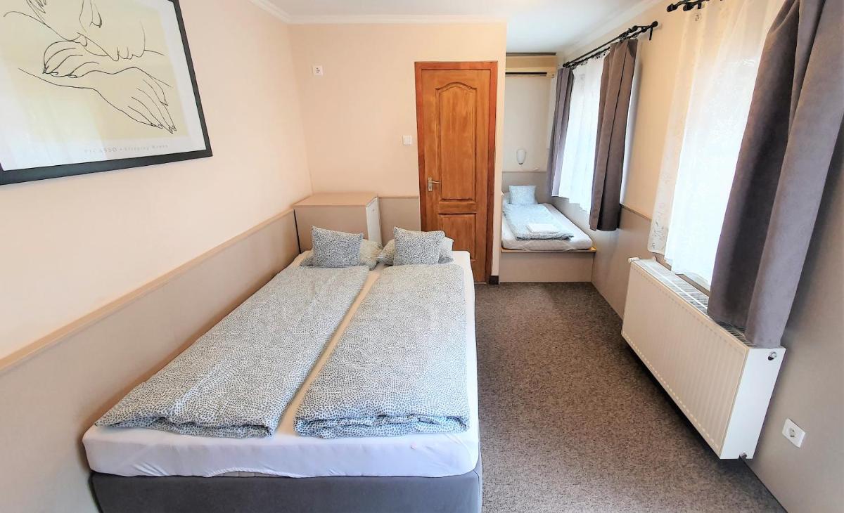 Triple Room with Bathroom photo 1