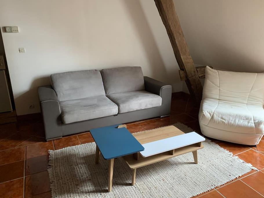 One-Bedroom Apartment - Photo 2