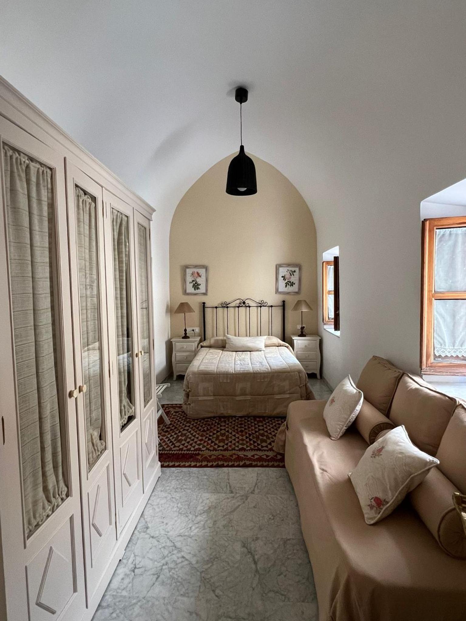 One-Bedroom Apartment - Photo 1
