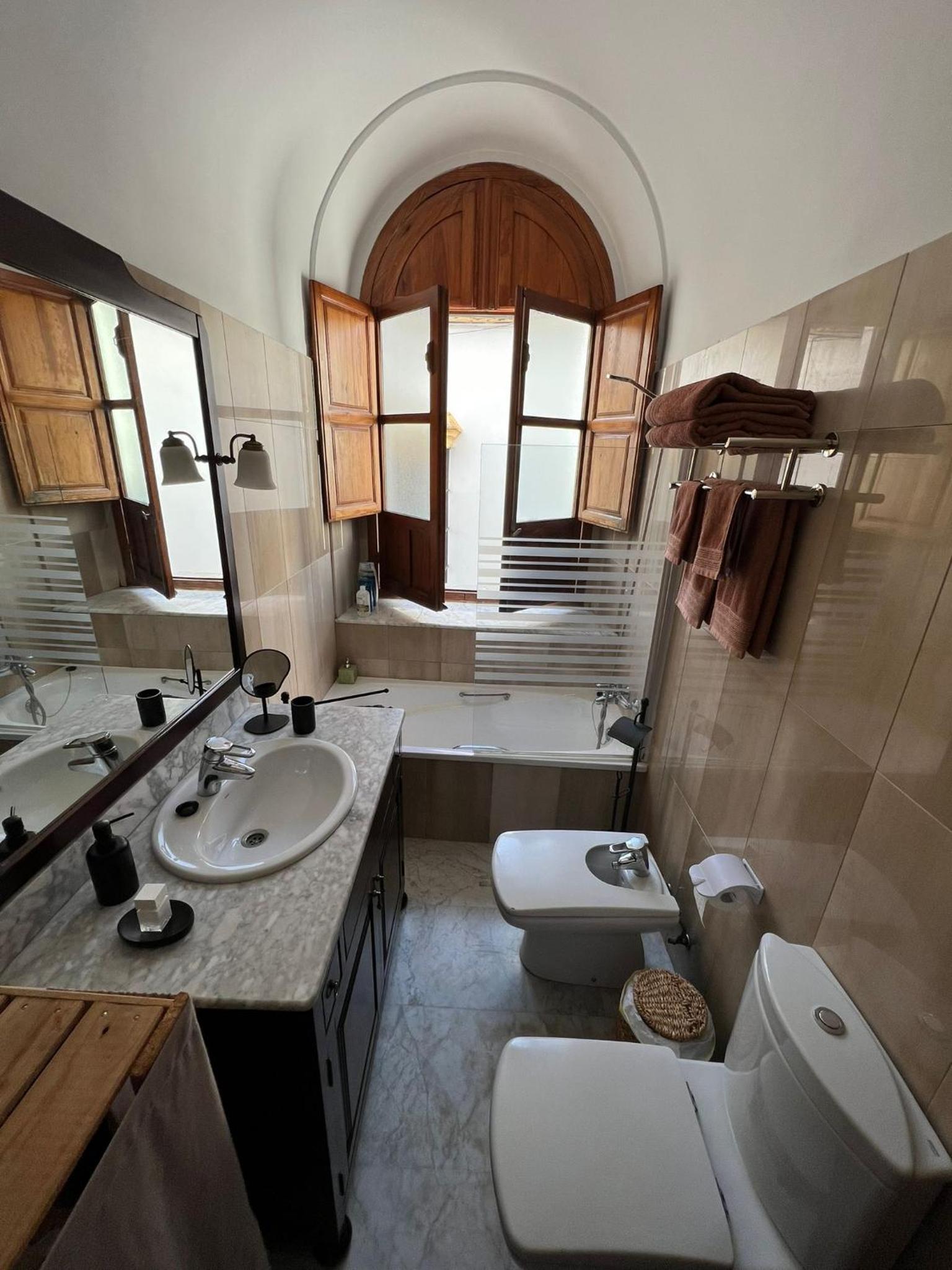 One-Bedroom Apartment - Photo 11