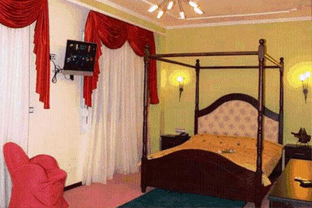 Suite - Photo 11