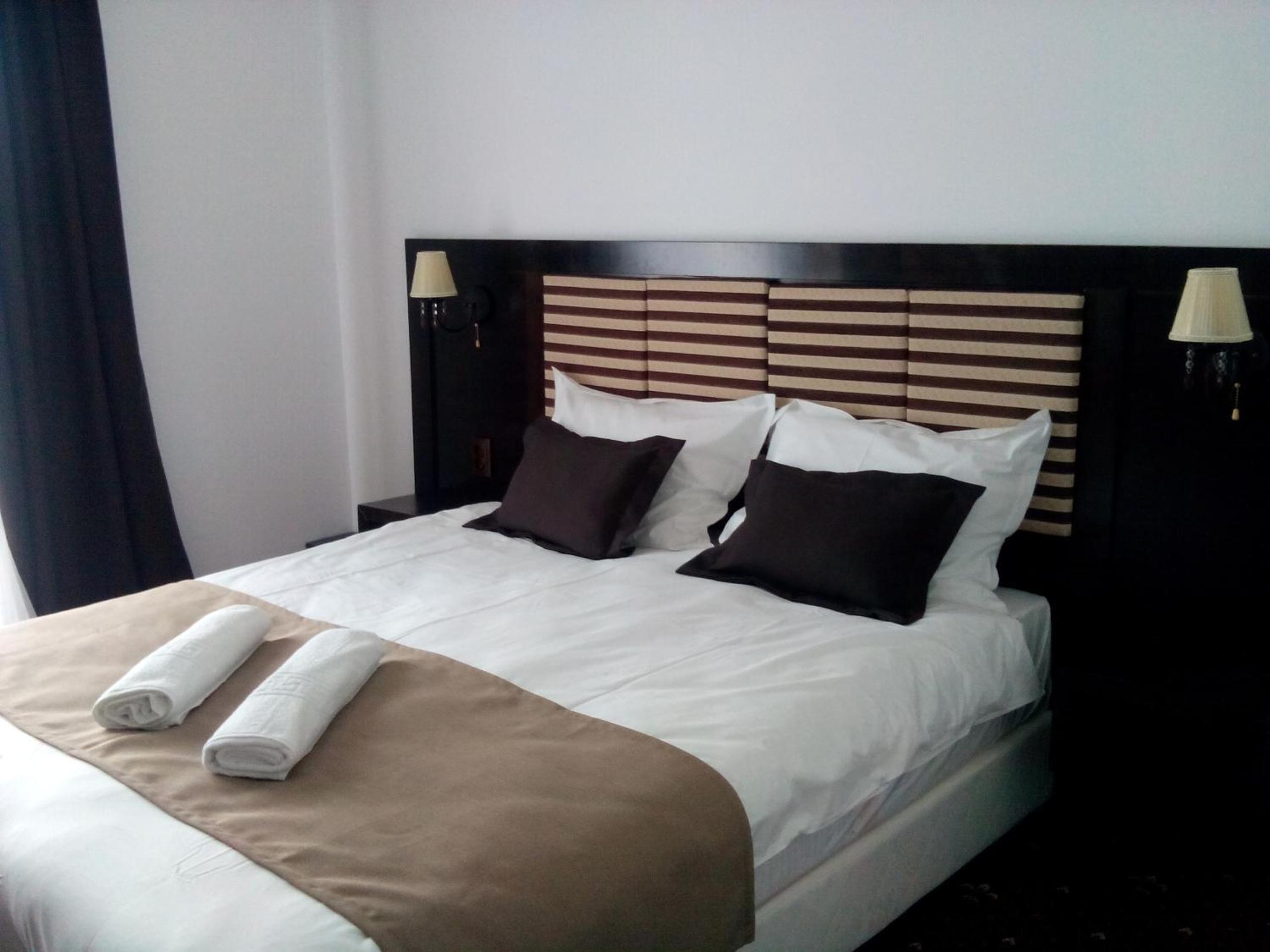 Double Room - Photo 2