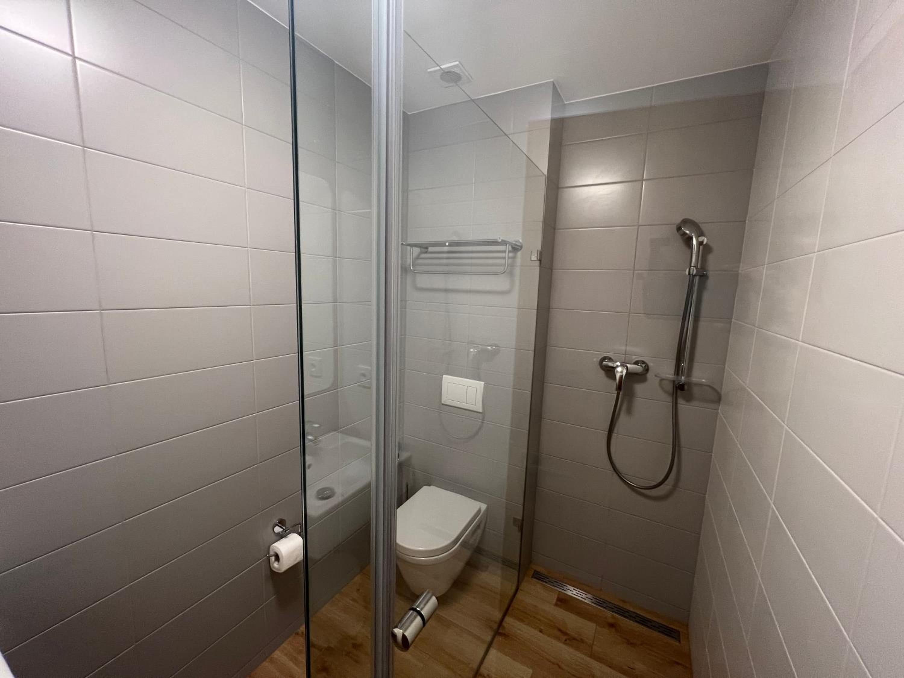 Economy Twin Room - Photo 2