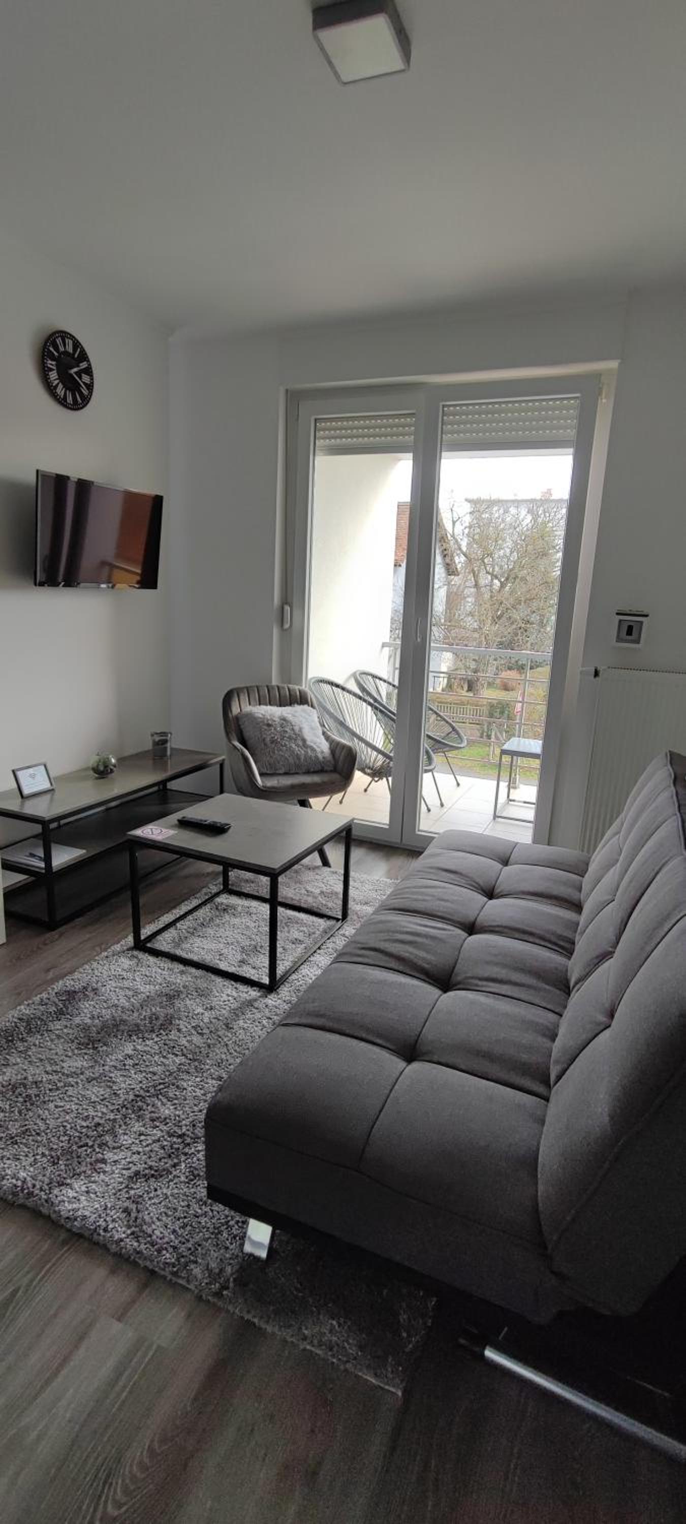 One-Bedroom Apartment photo 1