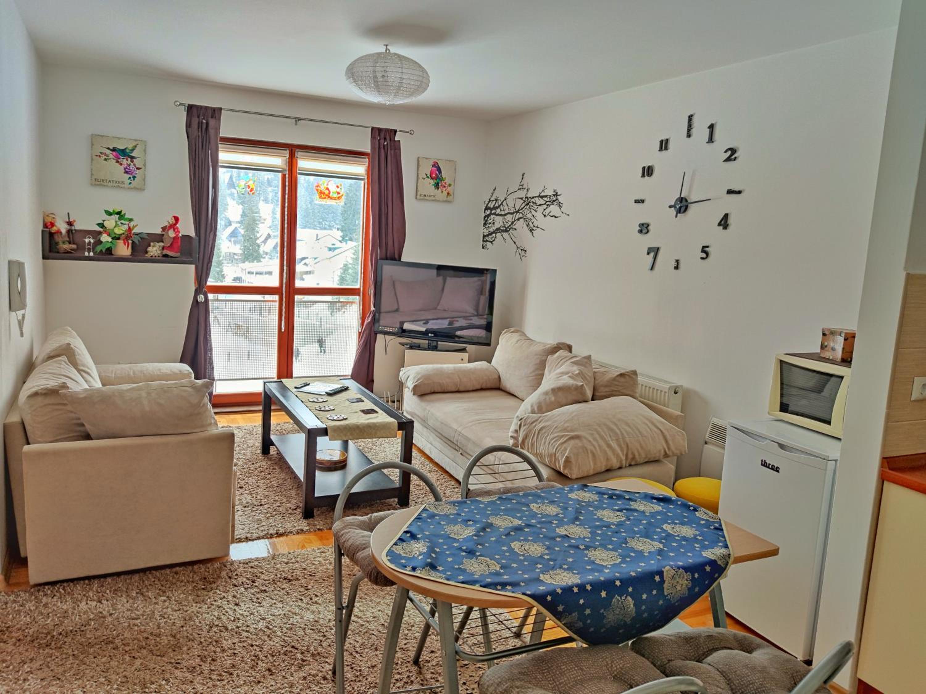 One-Bedroom Apartment photo 1
