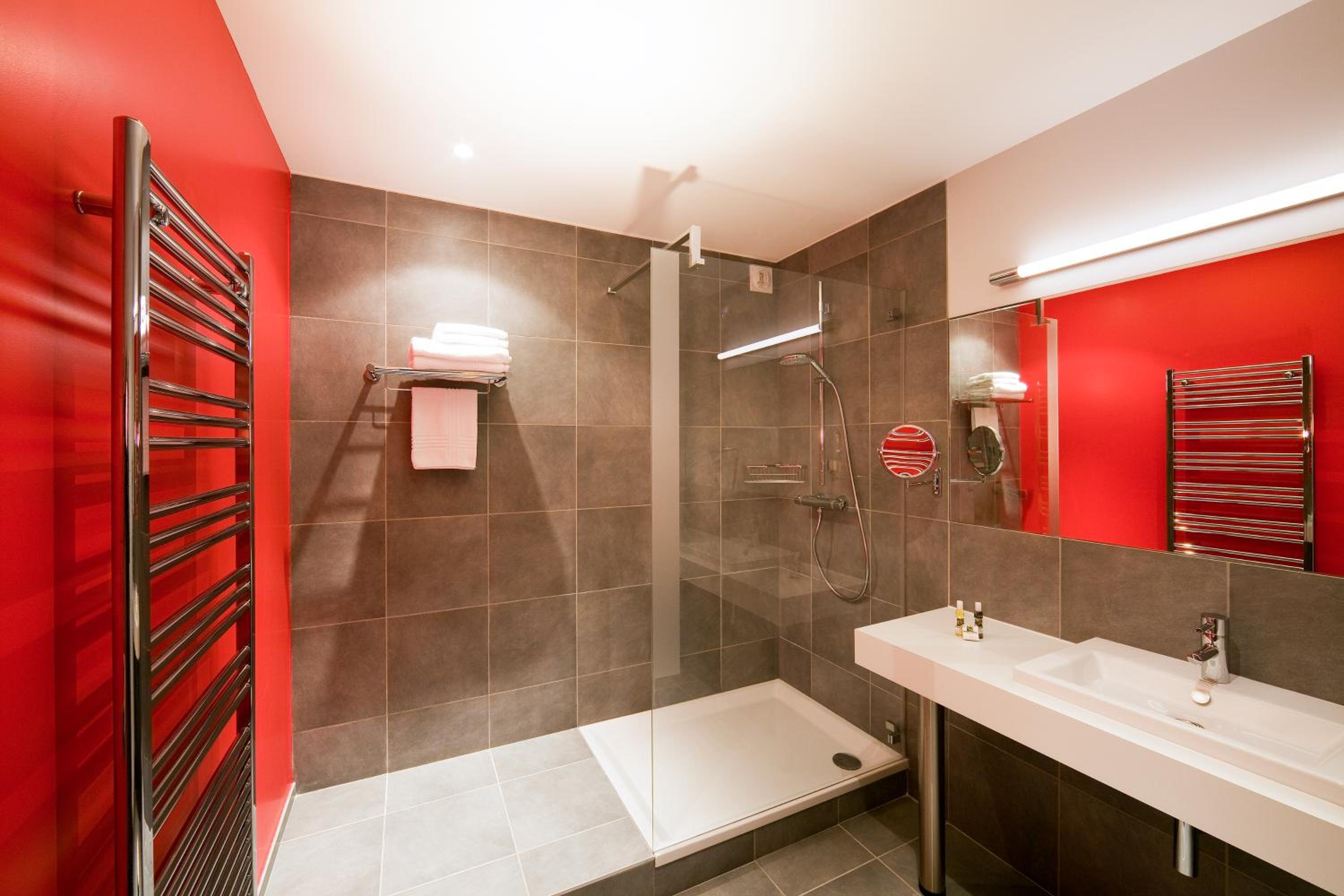 Privilege Room with 1 Double Bed and 1 Sofa Bed - Photo 8