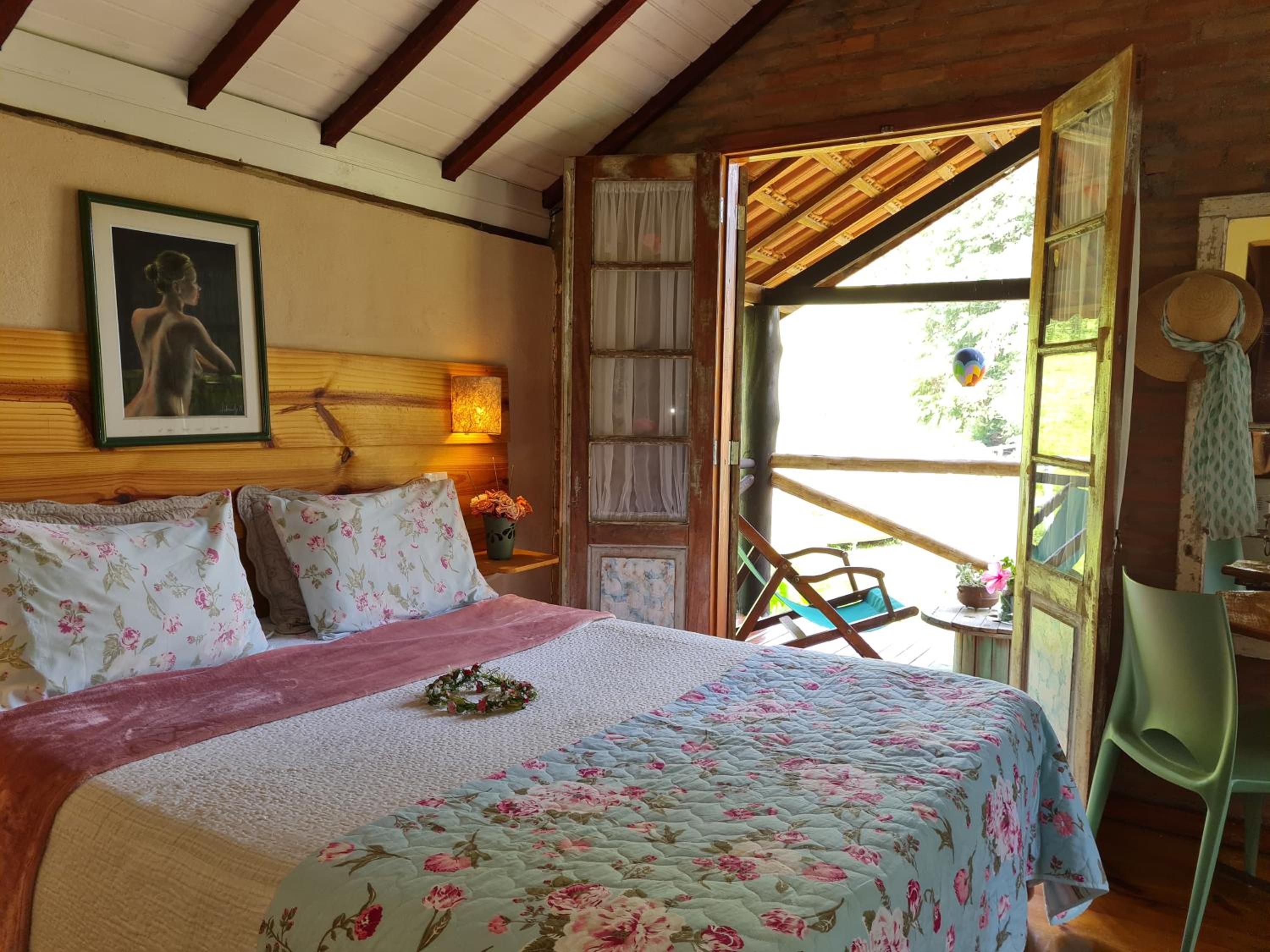 Deluxe Chalet with Hot Tub 5 photo 1