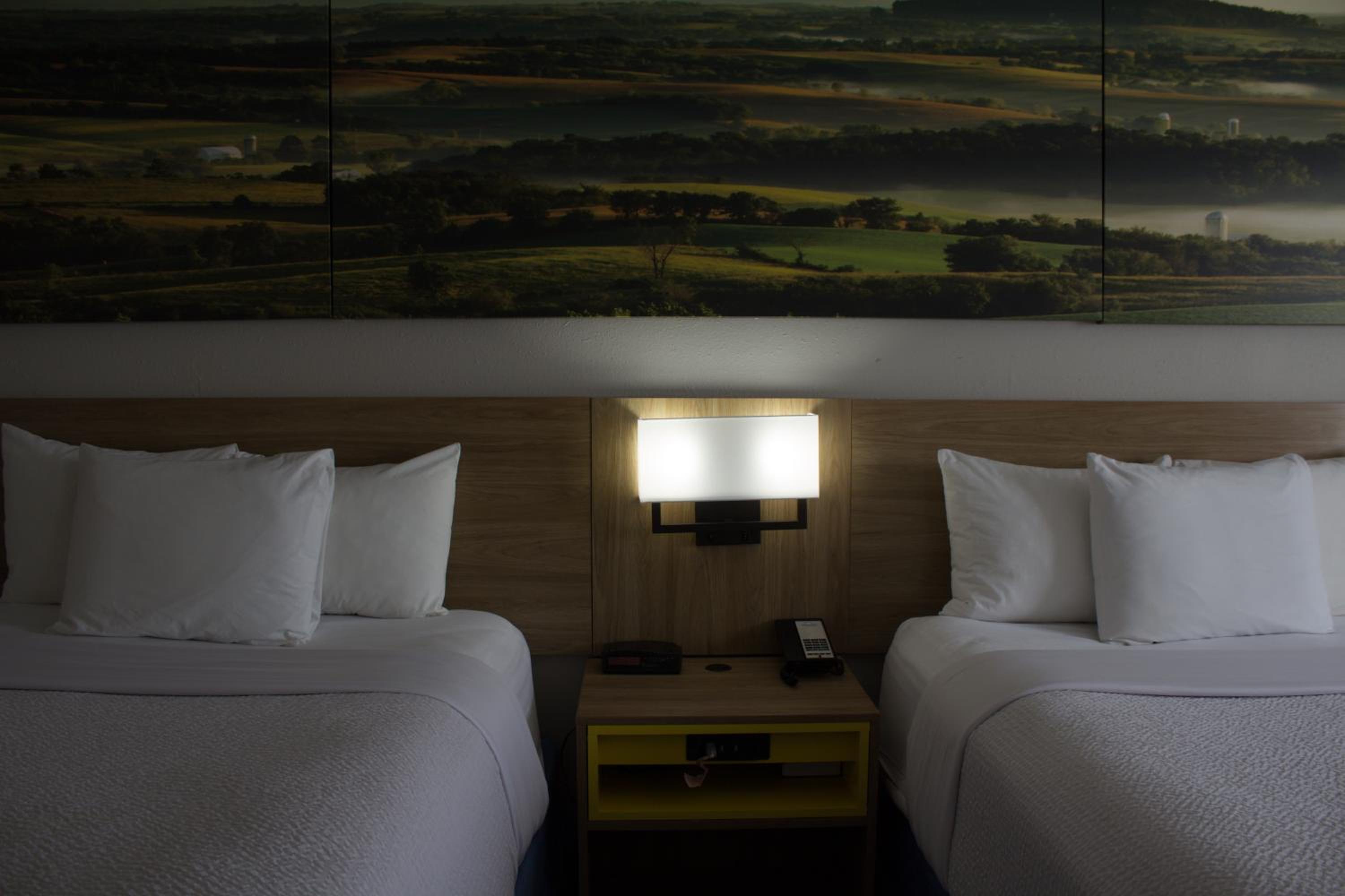 Queen Room with Two Queen Beds - Non-Smoking - Photo 1