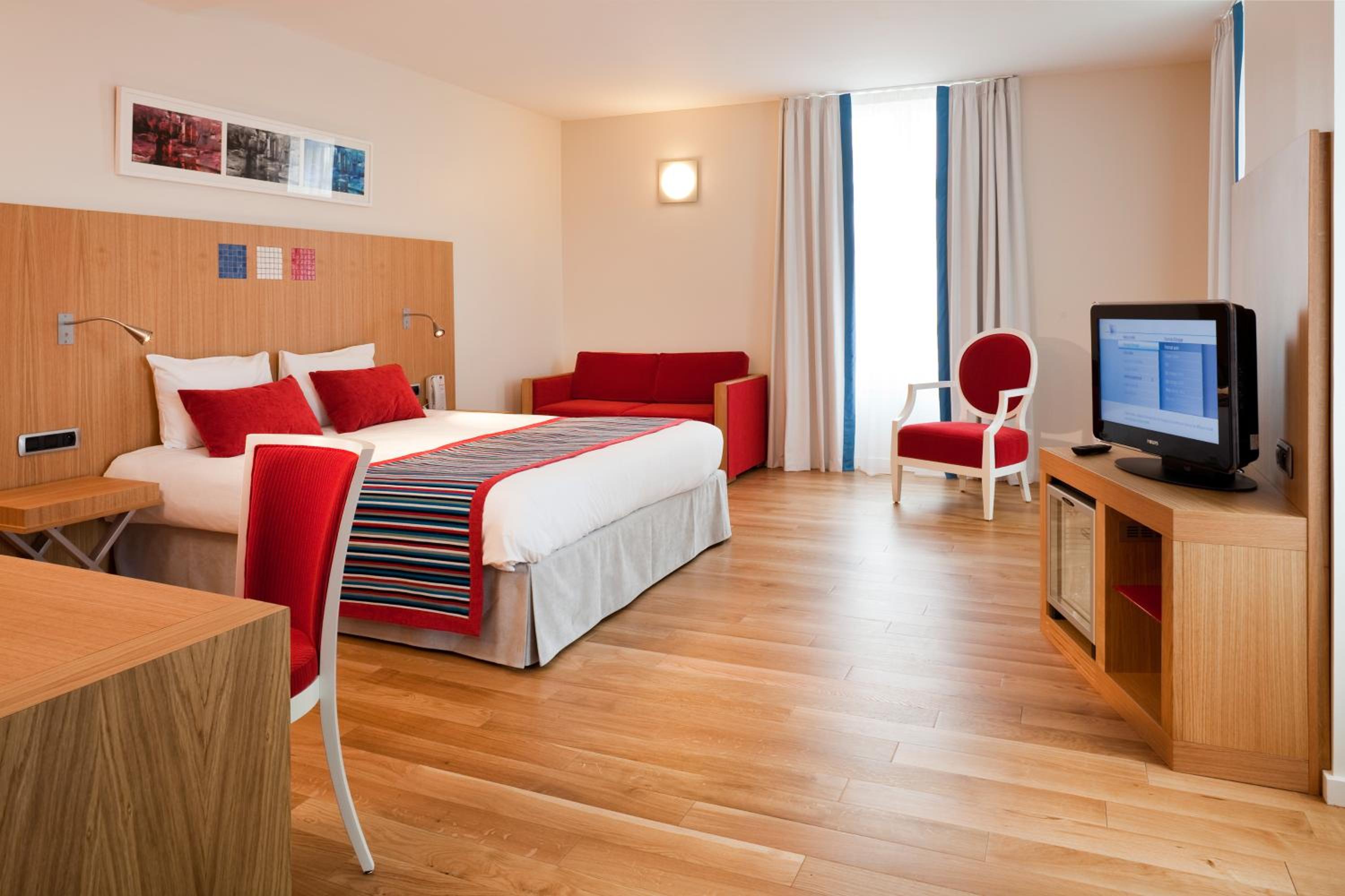 Privilege Room with 1 Double Bed and 1 Sofa Bed - Photo 9