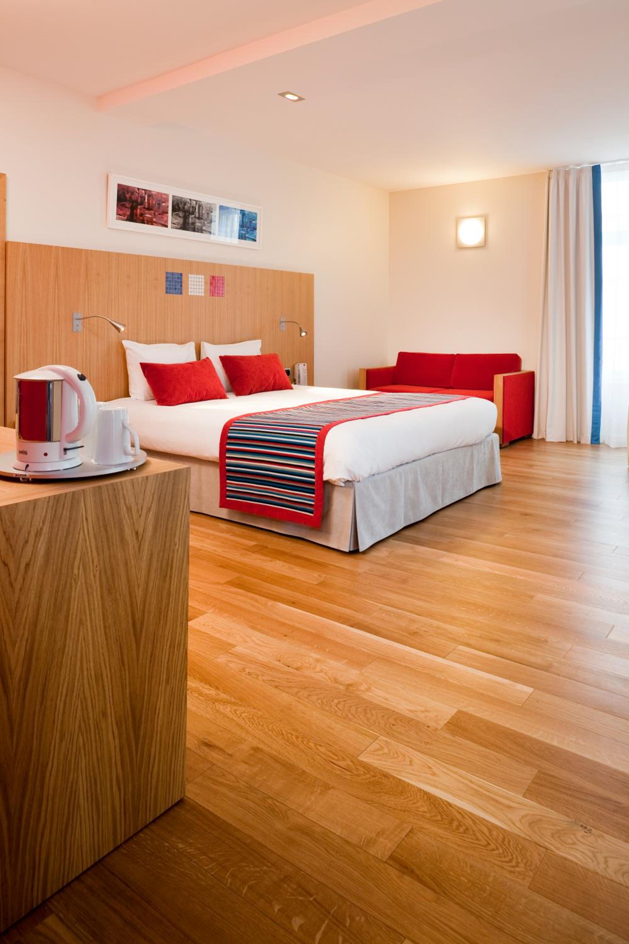 Privilege Room with 1 Double Bed and 1 Sofa Bed - Photo 5