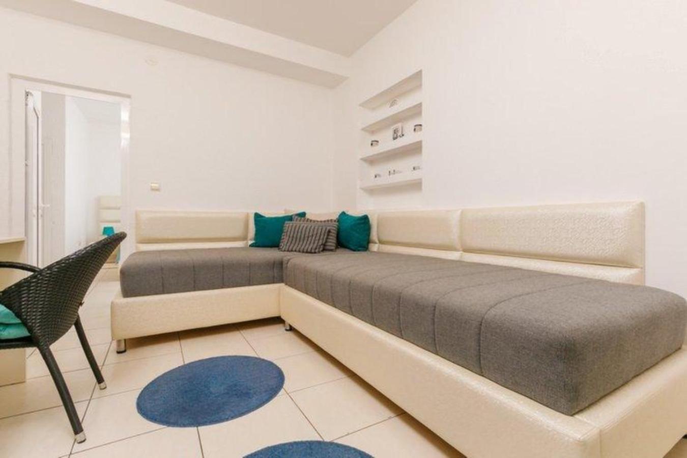 Family Room photo 2