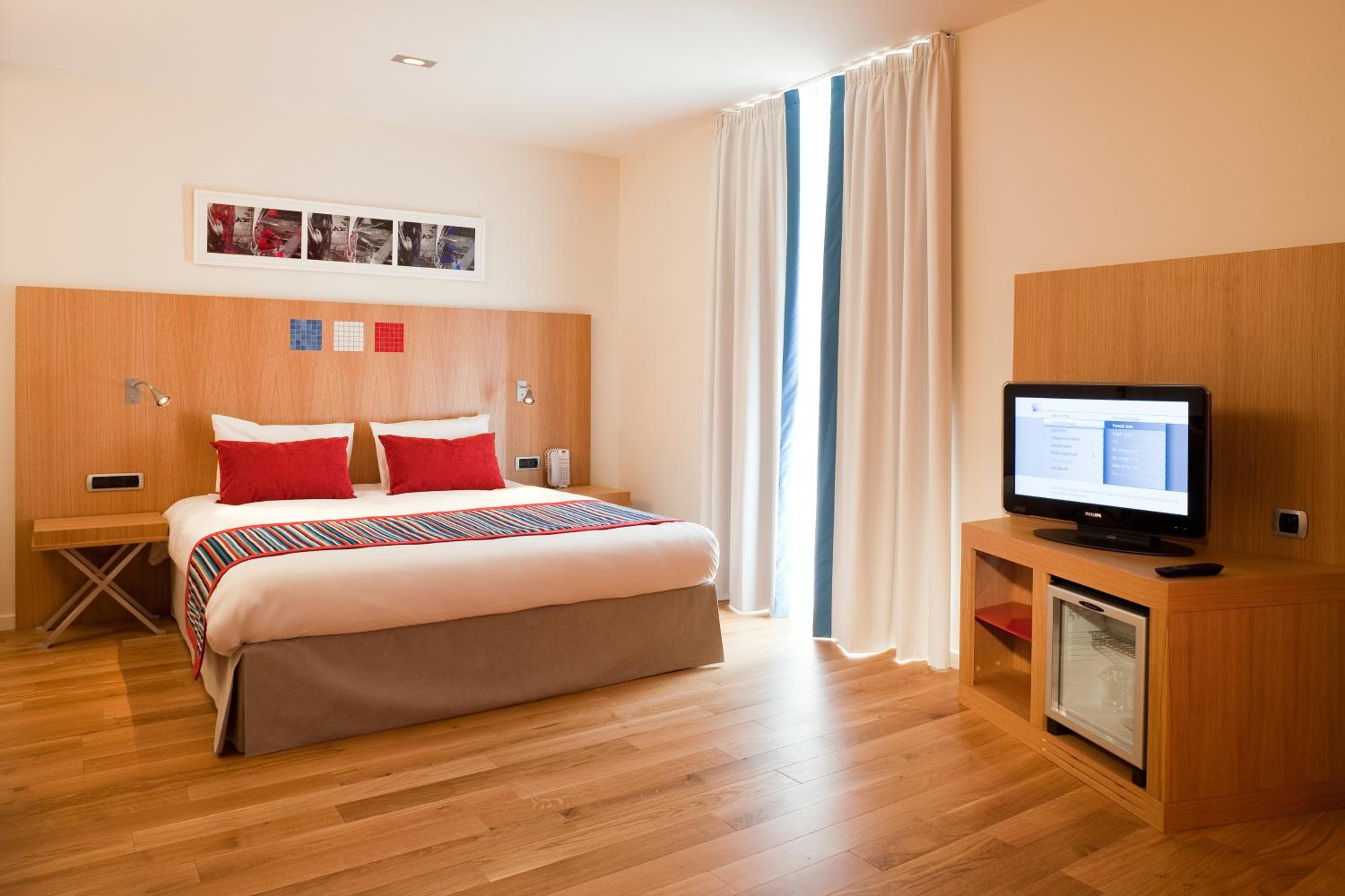 Standard Double Room - Photo 9