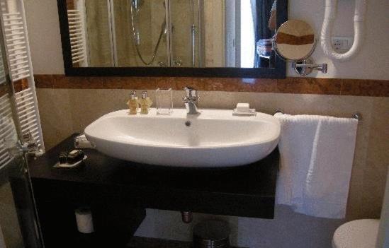 Superior Junior Suite with Balcony photo 3