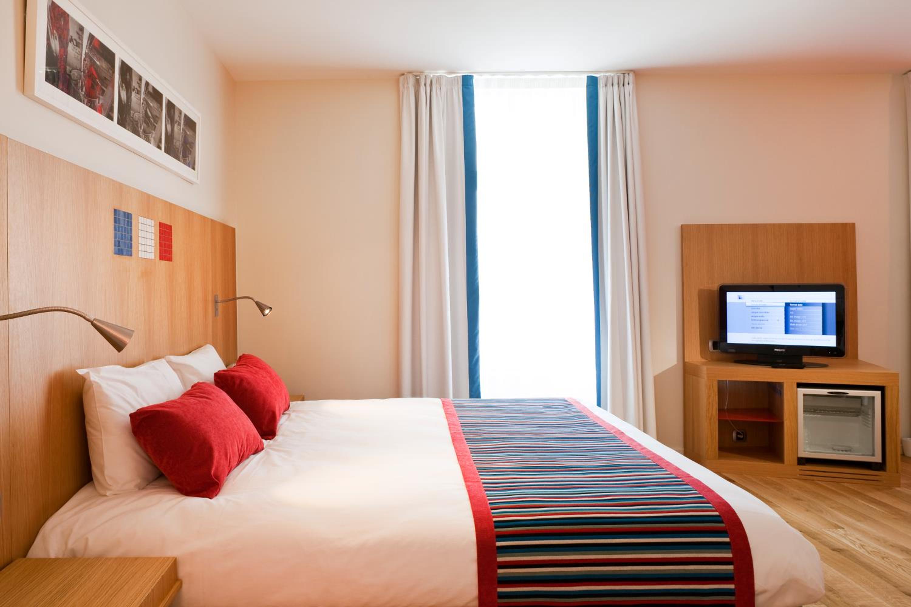 Standard Double Room - Photo 10